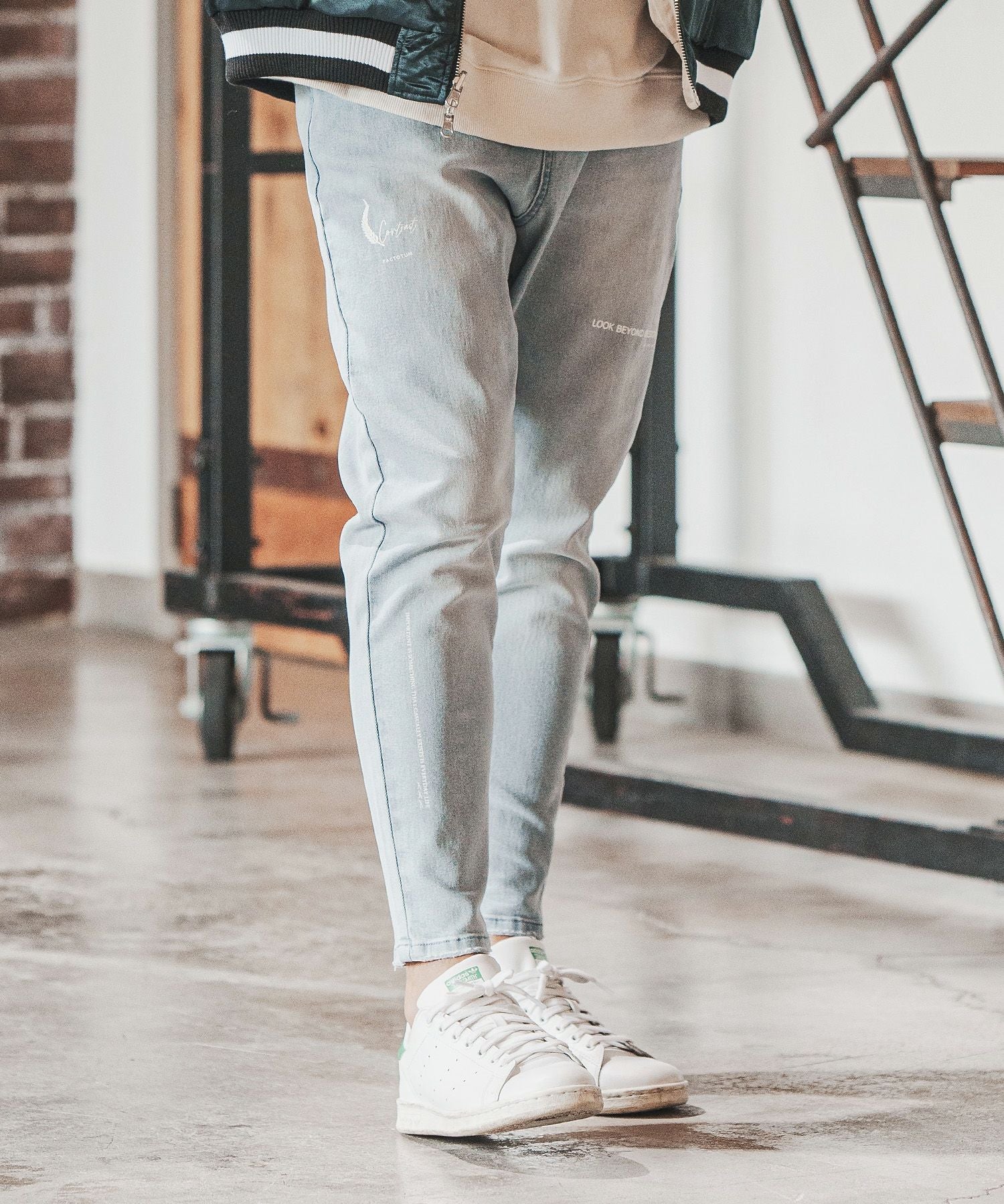 60%OFF【FACTOTUM(ファクトタム)】Minimal Message Logo Print Jeans