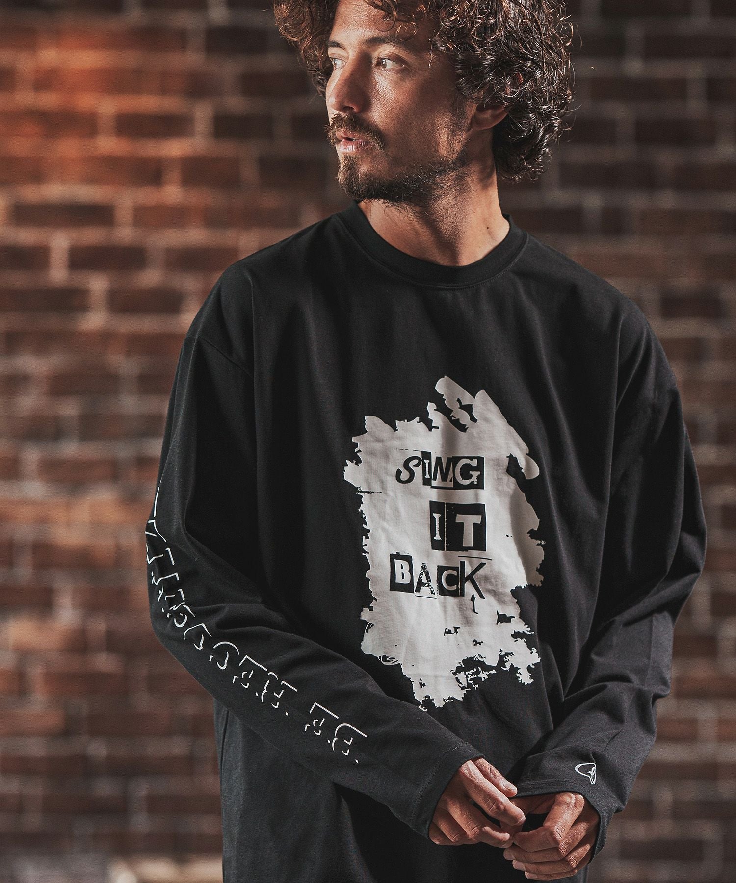 【タグ付き】ファクトタム　ロングマフラー 70%OFF【FACTOTUM(ファクトタム)】Graphic Design Print Long-sleeve T