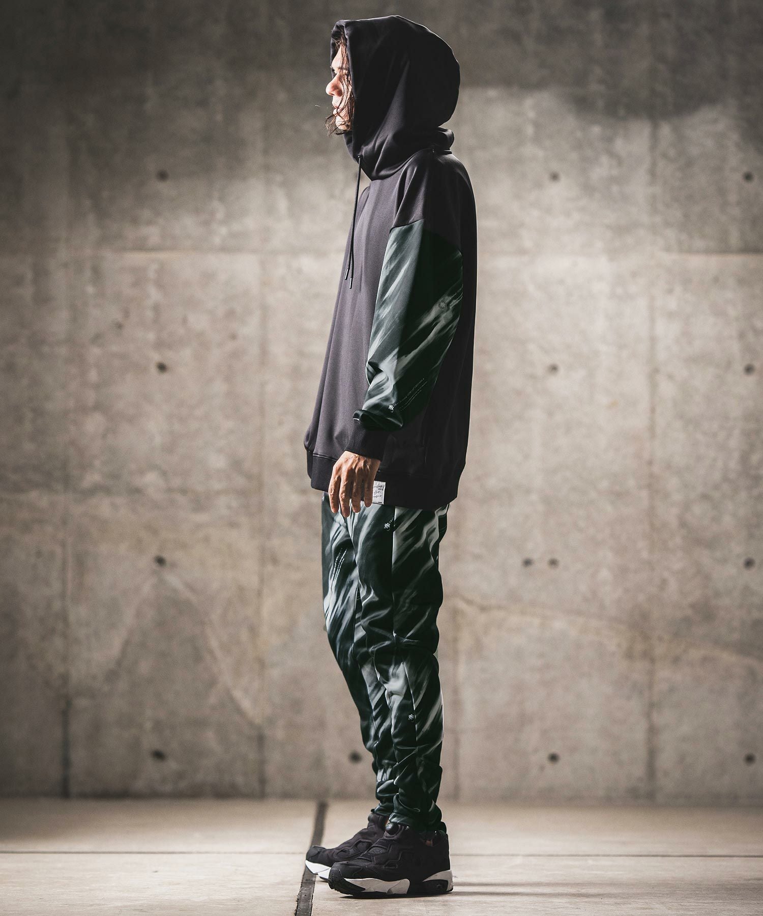 【GLIMCLAP】 Logo design jersey pants 60%OFF【GLIMCLAP(グリムクラップ)】One arm patterned design hooded