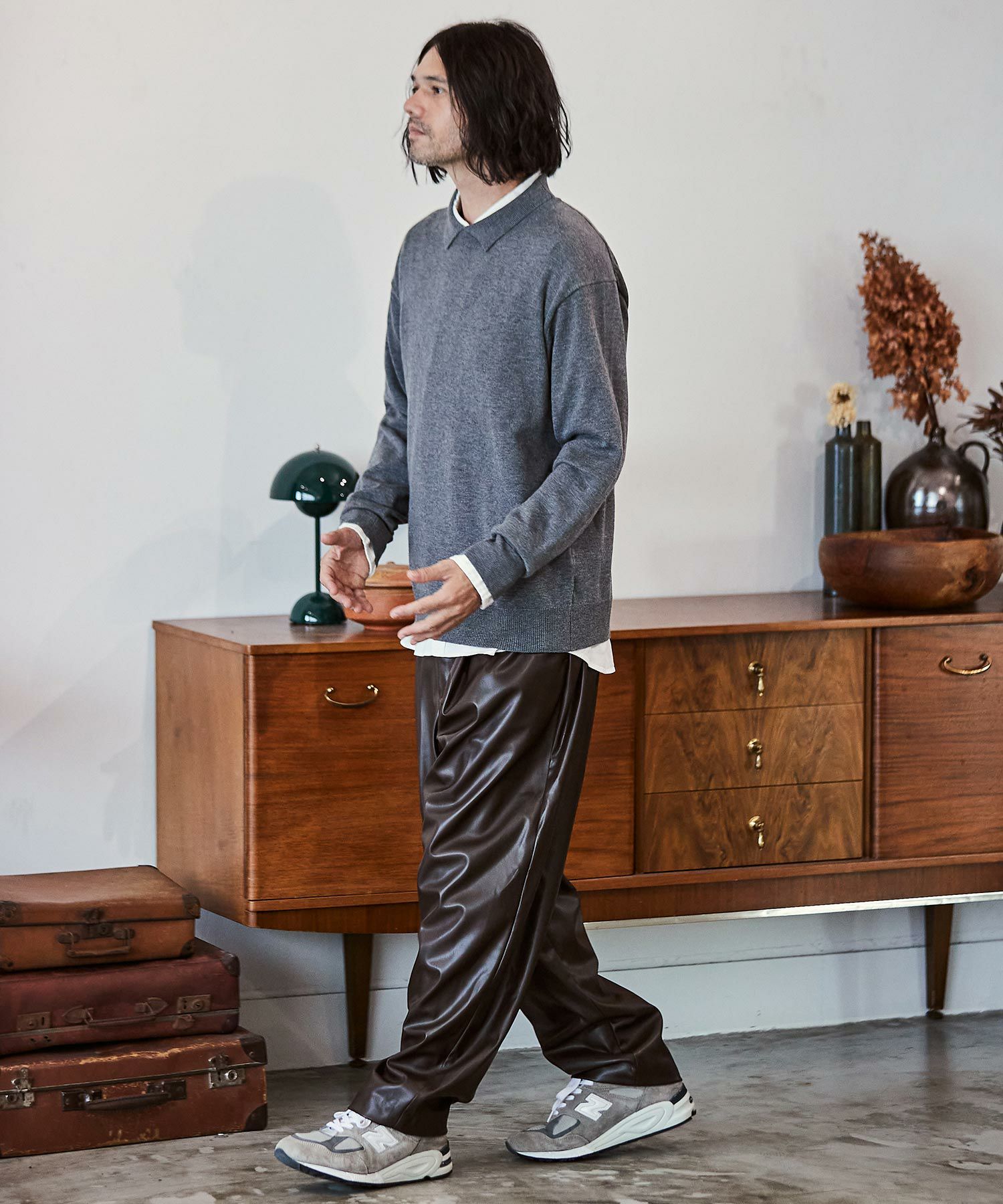 60%OFF【CAMBIO(カンビオ)】クラッシーフェイクレザー1タックイージー