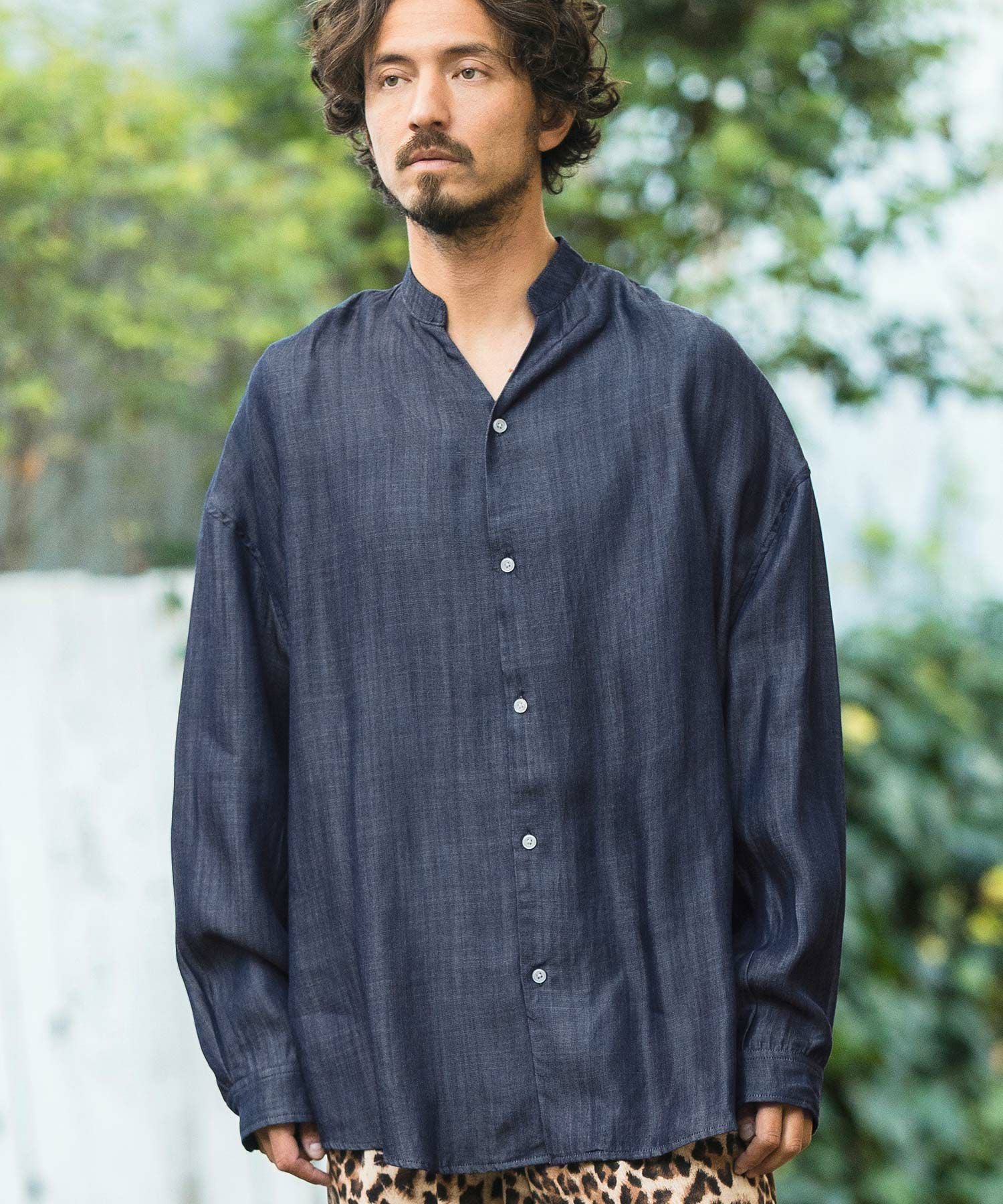 30%OFF【CAMBIO(カンビオ)】Silky Denim Band Collar Skipper Shirts