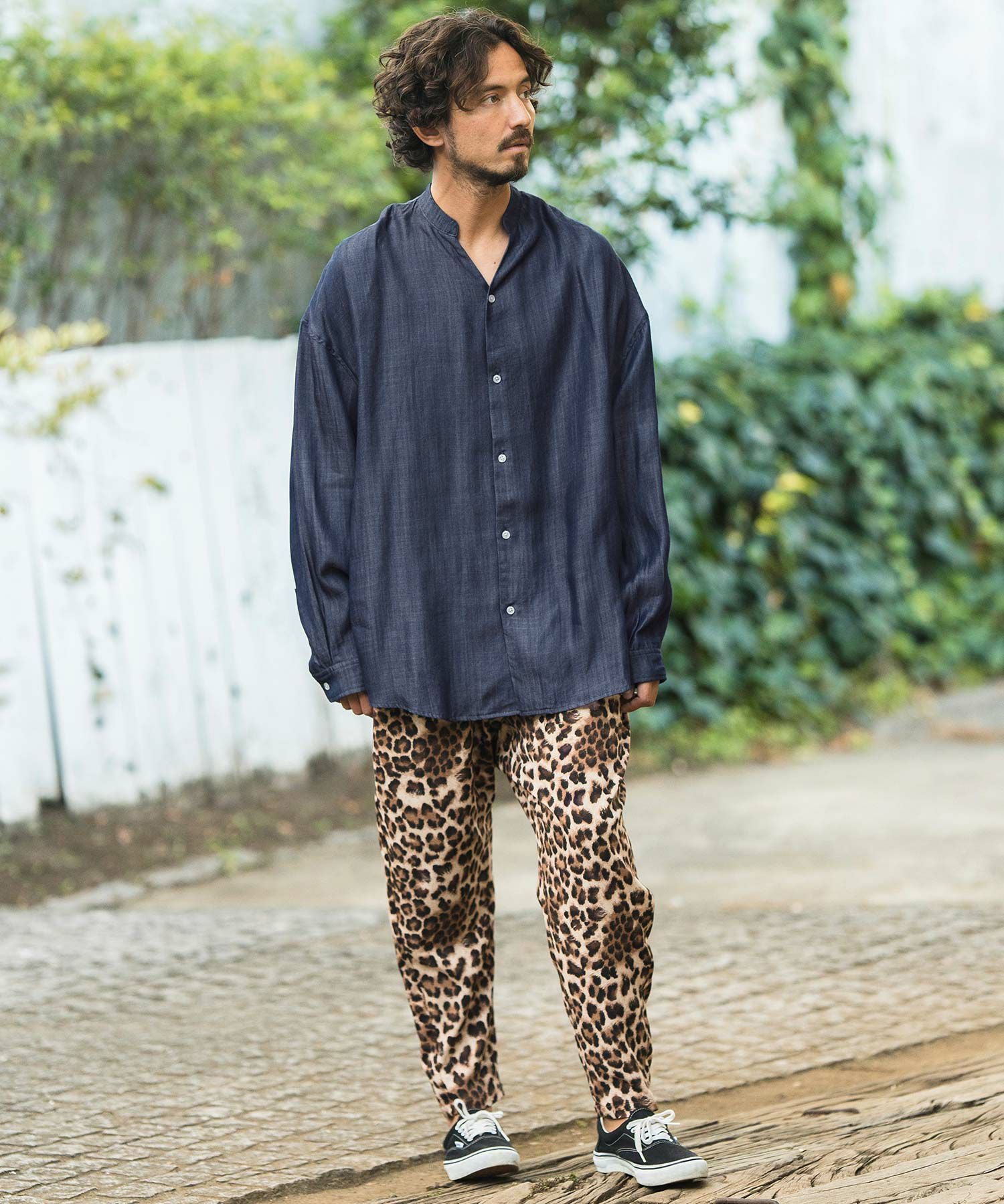 30%OFF【CAMBIO(カンビオ)】Silky Denim Band Collar Skipper Shirts
