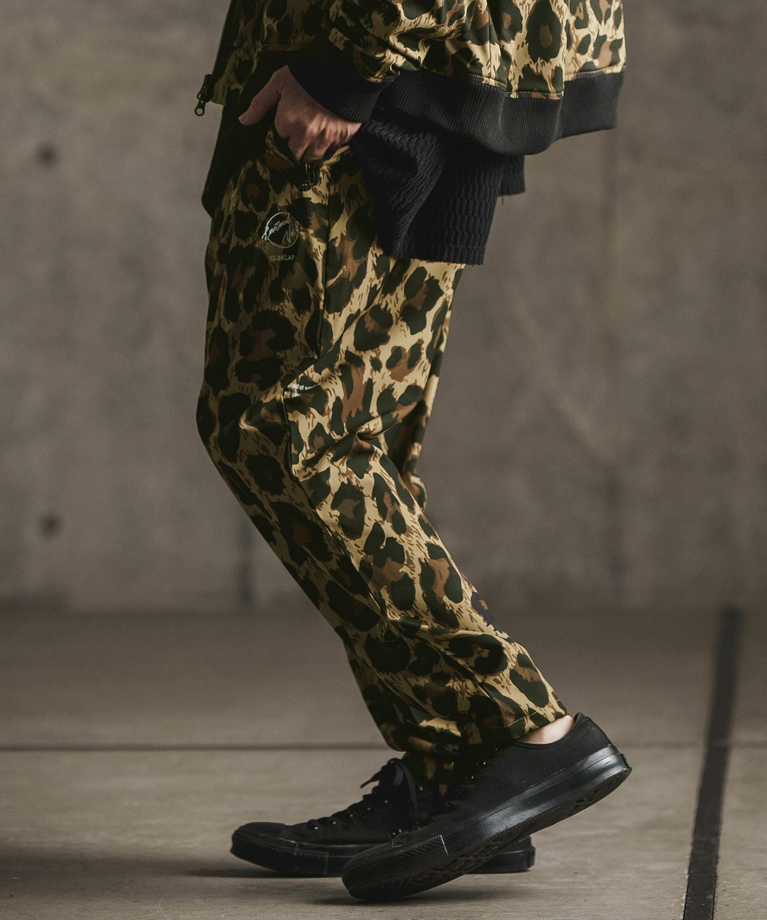 【GLIMCLAP】サルエルイージーパンツ/モノトーン総柄 30%OFF【GLIMCLAP(グリムクラップ)】 Fleece fabric sarouel & jogger