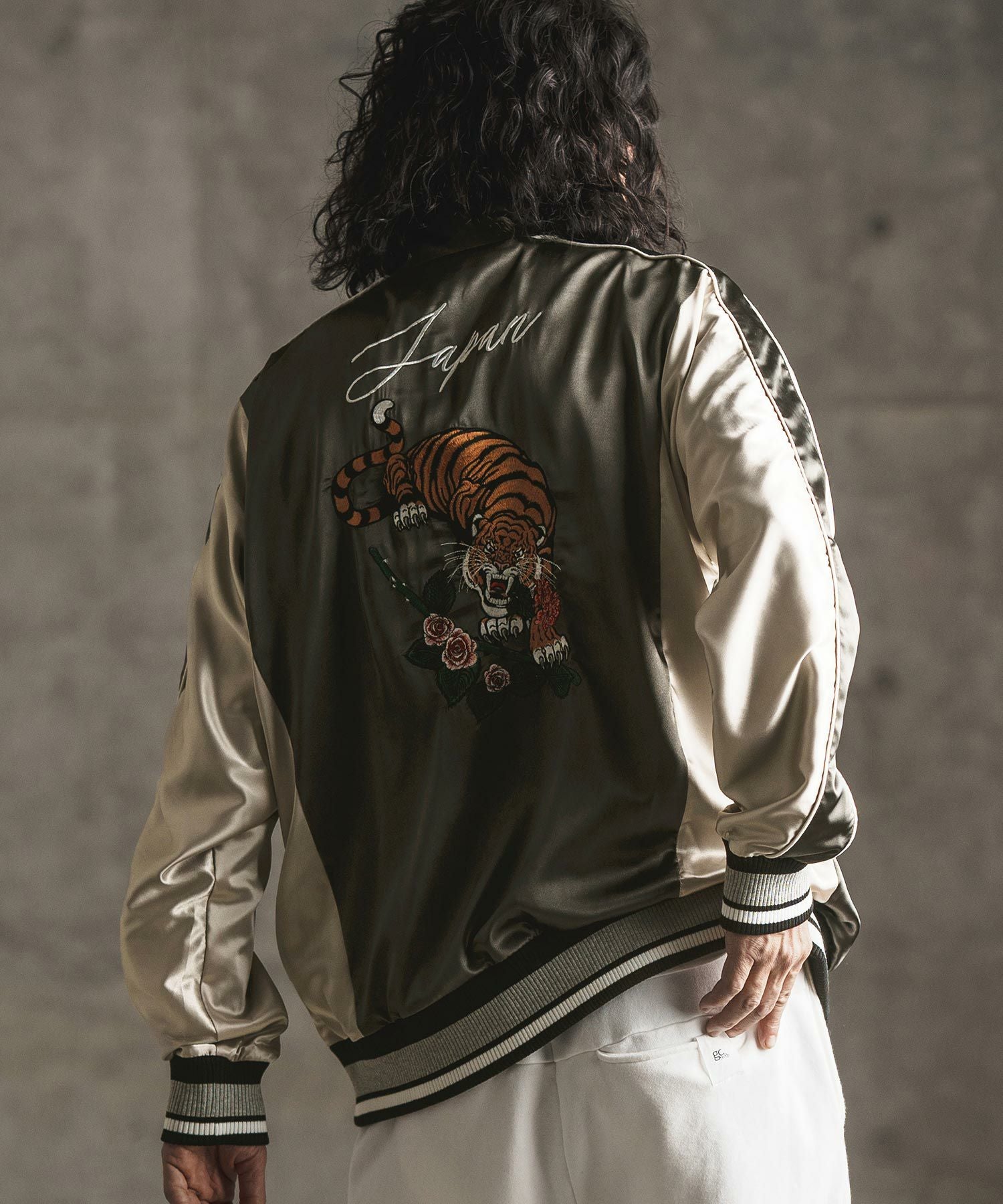 【GLIMCLAP(グリムクラップ)】スーベニアジャケット　CHARCOAL L 30%OFF【GLIMCLAP(グリムクラップ)】Stand collar souvenir jacket