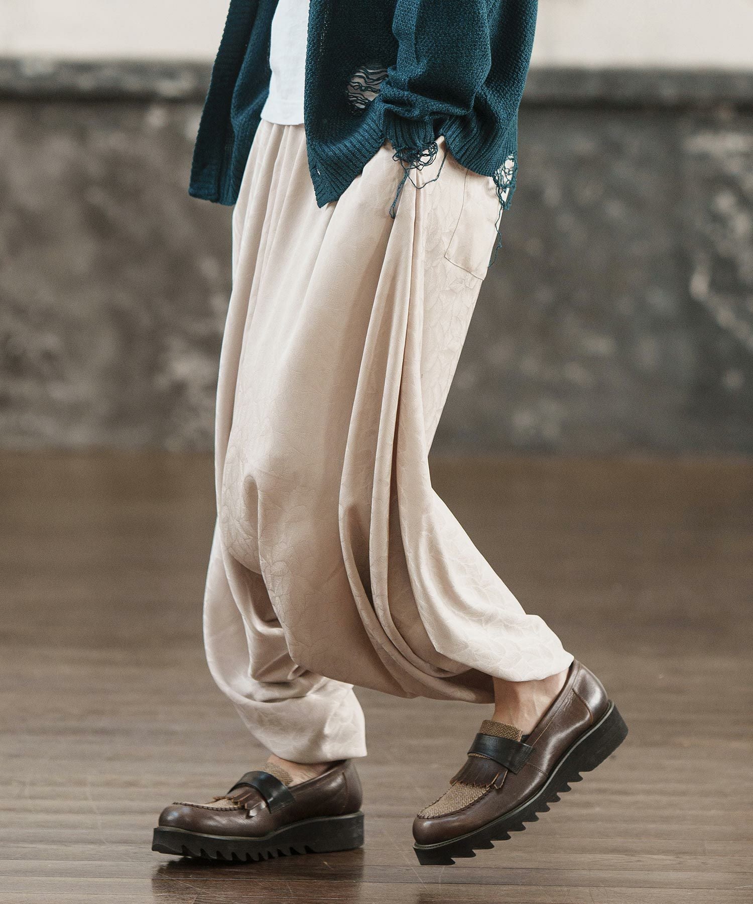 MA JULIUS エムエーユリウス　袴パンツ　パンツスカート　アーカイブ アイテム紹介]JULIUS 25SS マルチポケットワイドカーゴパンツ 2カラー
