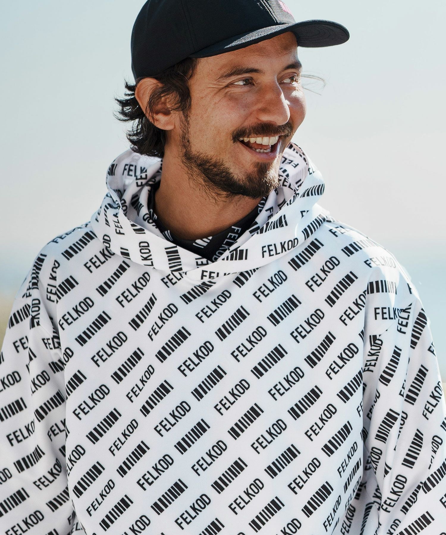 50%OFF【felkod(フィルコッド)】All Over Barcode Logo Parka パーカー