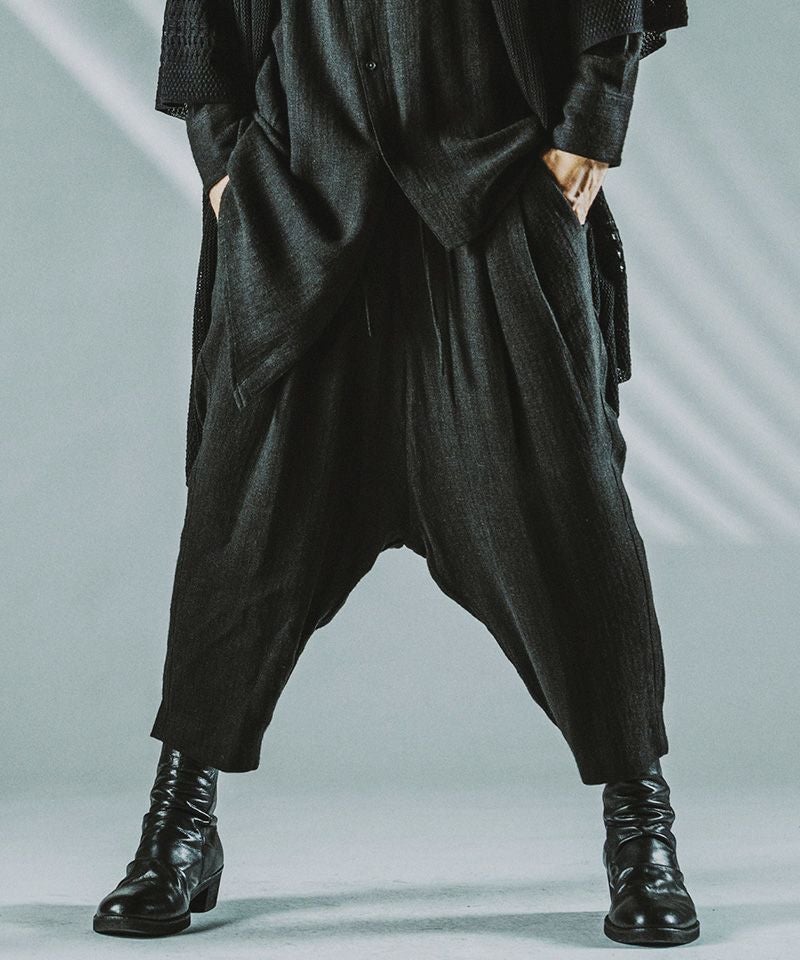 NILoS NOT SAD グラフィックサルエルパンツ ブラック BK 1 30%OFF【NO ID.(ノーアイディー)】ｻﾙｴﾙﾊﾞﾙｰﾝｸﾛｯﾌﾟﾄﾞPT パンツ(454006