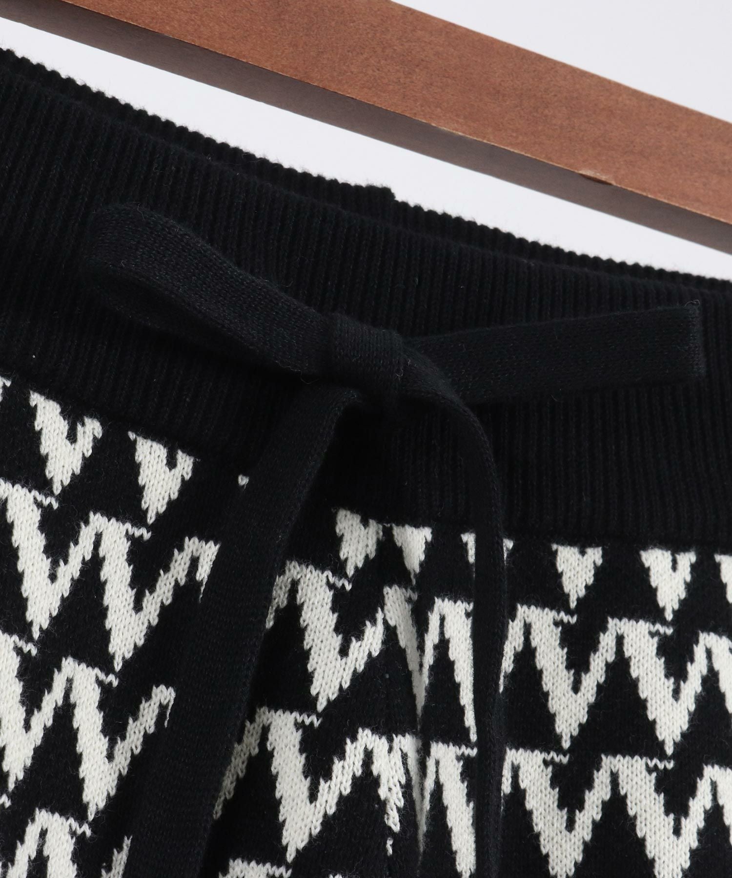 50%OFF【Jih Nunc(ジーヌンク)】総柄ジャガードニットショートパンツ