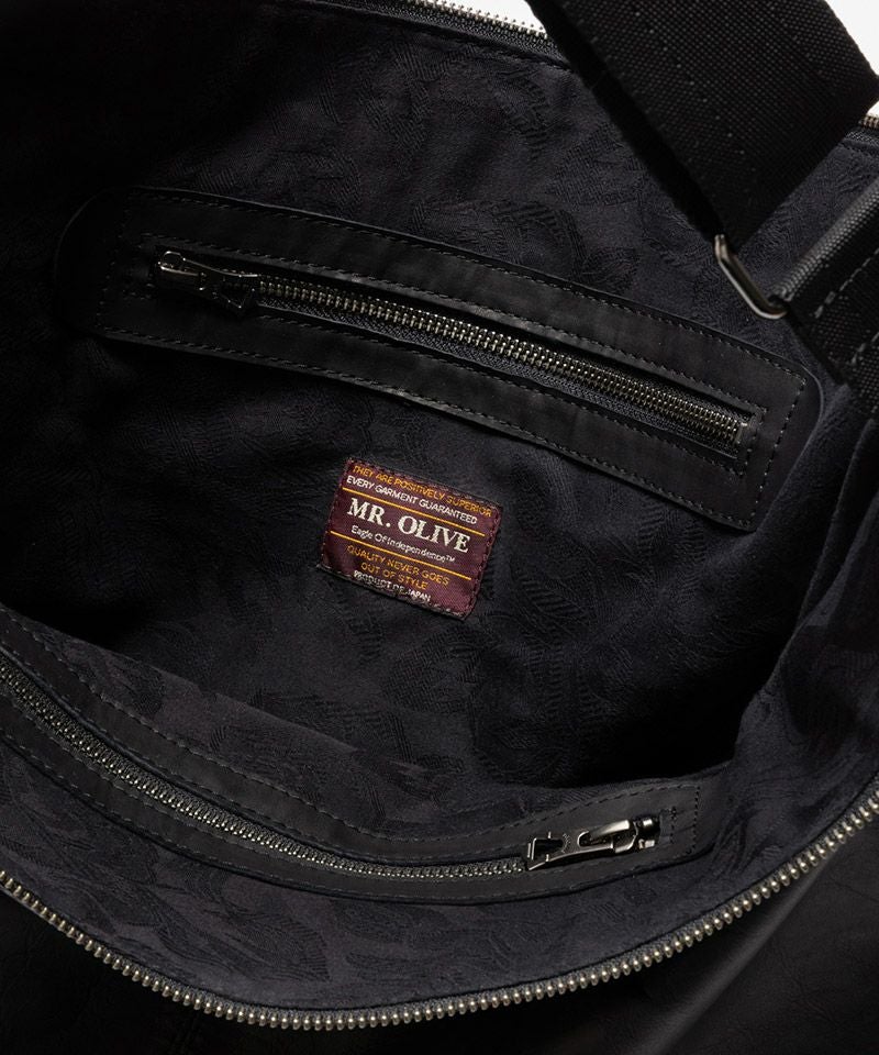 MR.OLIVE E.O.I】 WATER PROOF LIGHT LEATHER -MESSENGER BAG