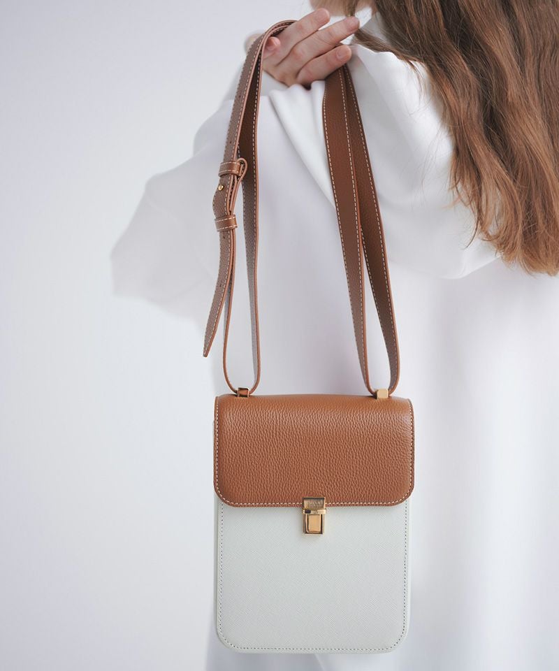 CULLNI(クルニ)】Square leather shoulder bag レザーショルダーバッグ