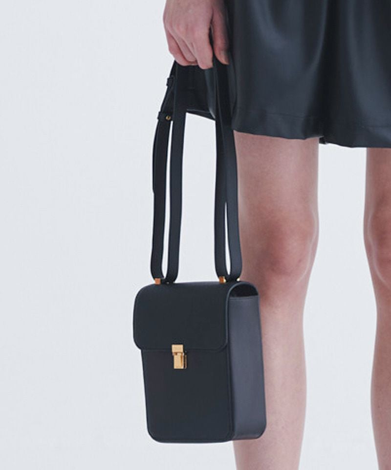 CULLNI(クルニ)】Leather Looped Strap Mini Shoulder Bag ショルダー 