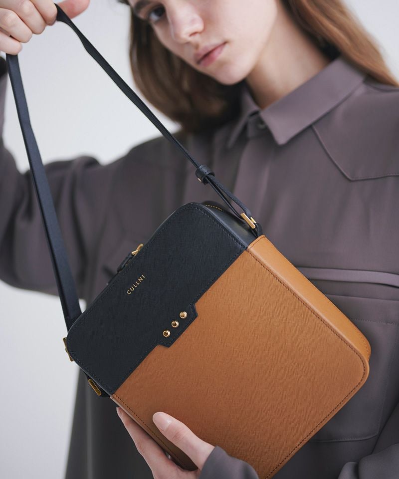 CULLNI(クルニ)】Square leather shoulder bag レザーショルダーバッグ