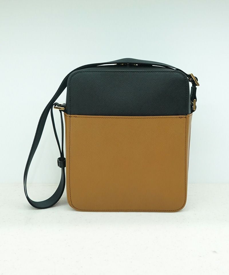 CULLNI(クルニ)】Square leather shoulder bag レザーショルダーバッグ