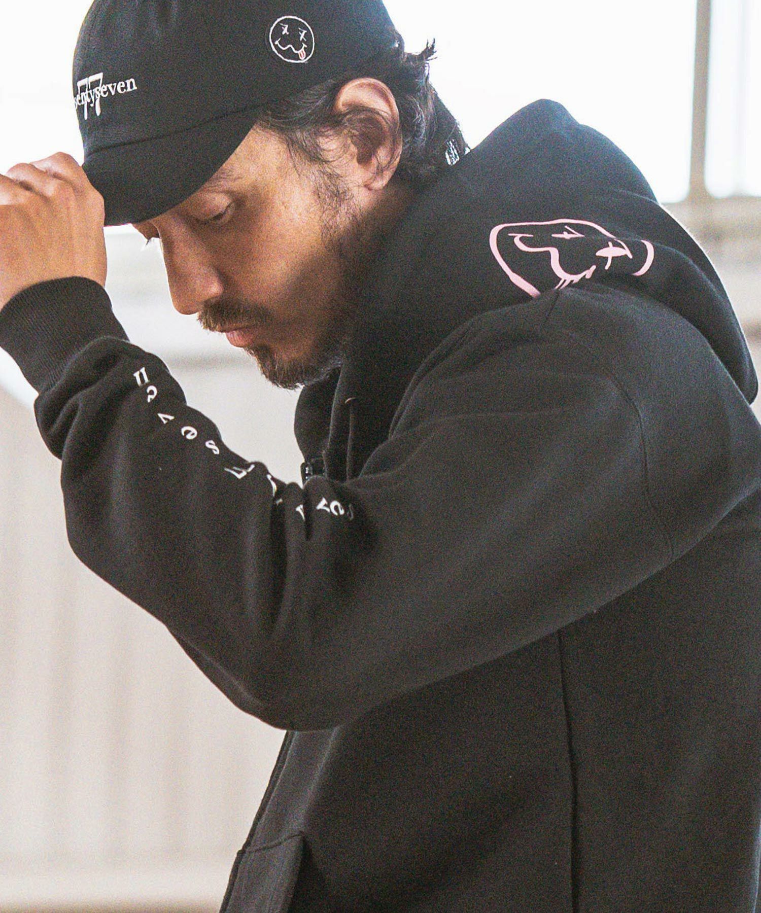 黒服ページ 50%OFF【seventy seven(セブンティセブン)】 middle onz zip up sweat