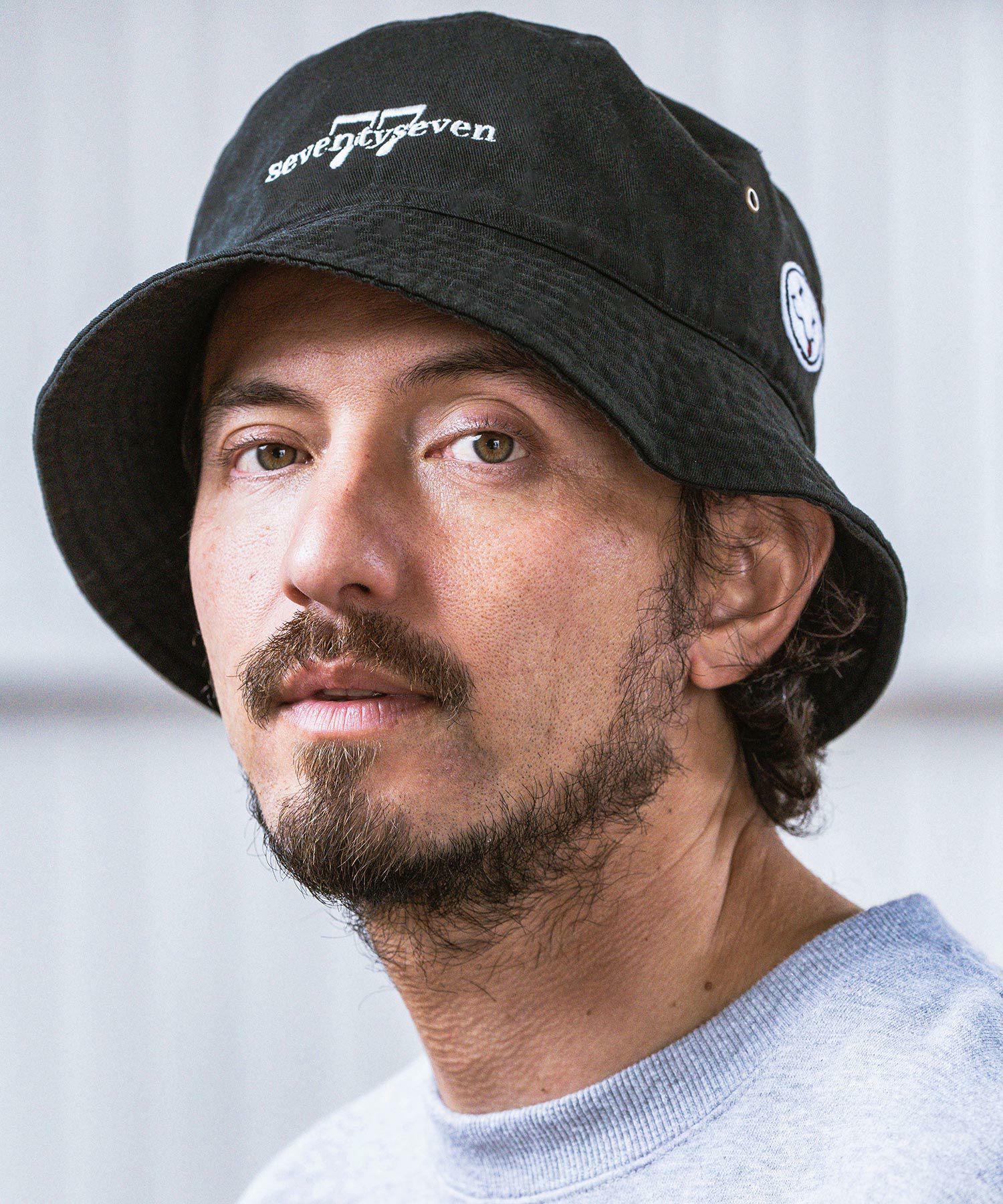 50%OFF【seventy seven(セブンティセブン)】 embroidery bucket hat 50%OFF【seventy seven(セブンティセブン)】 embroidery bucket hat