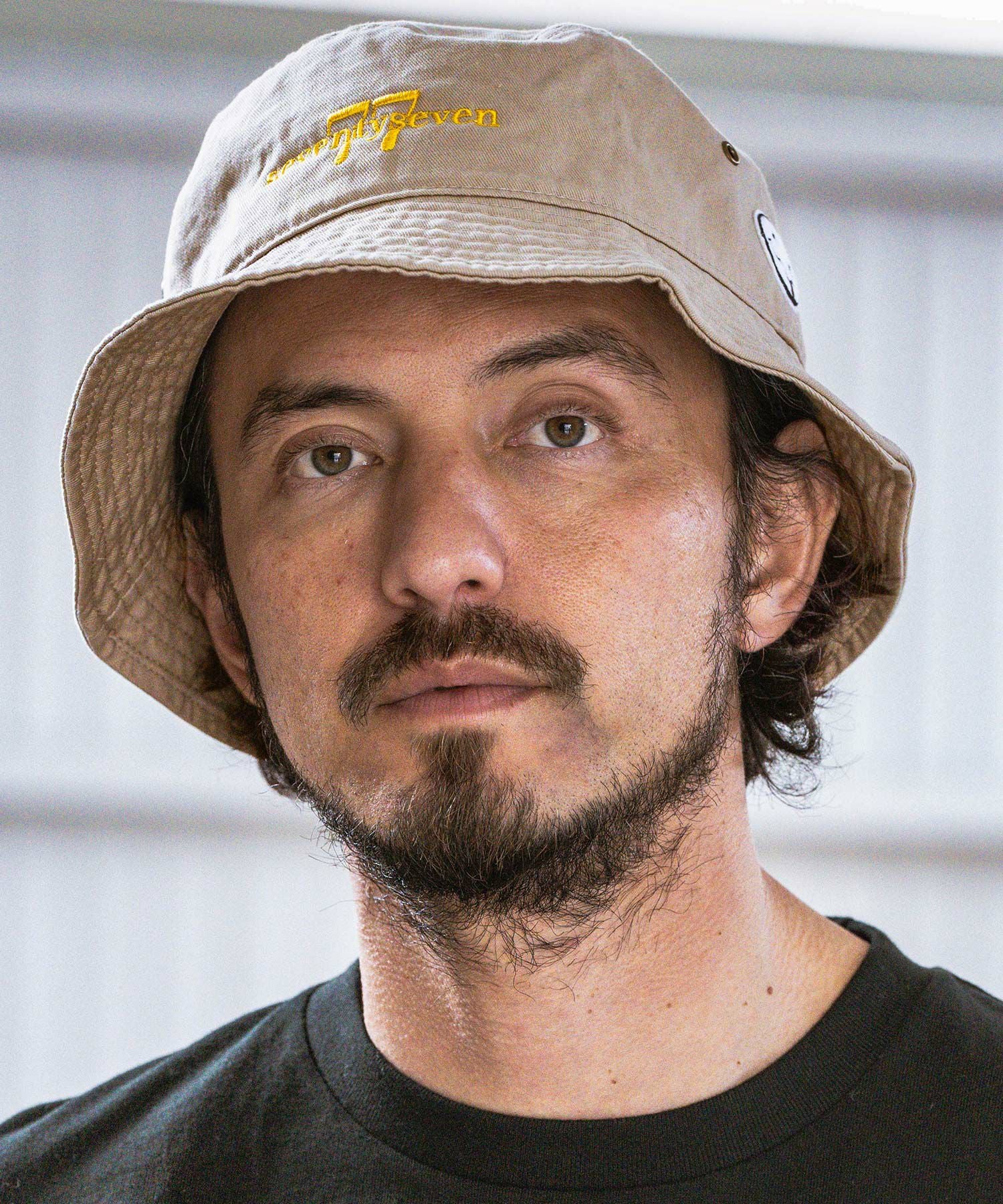 50%OFF【seventy seven(セブンティセブン)】 embroidery bucket hat
