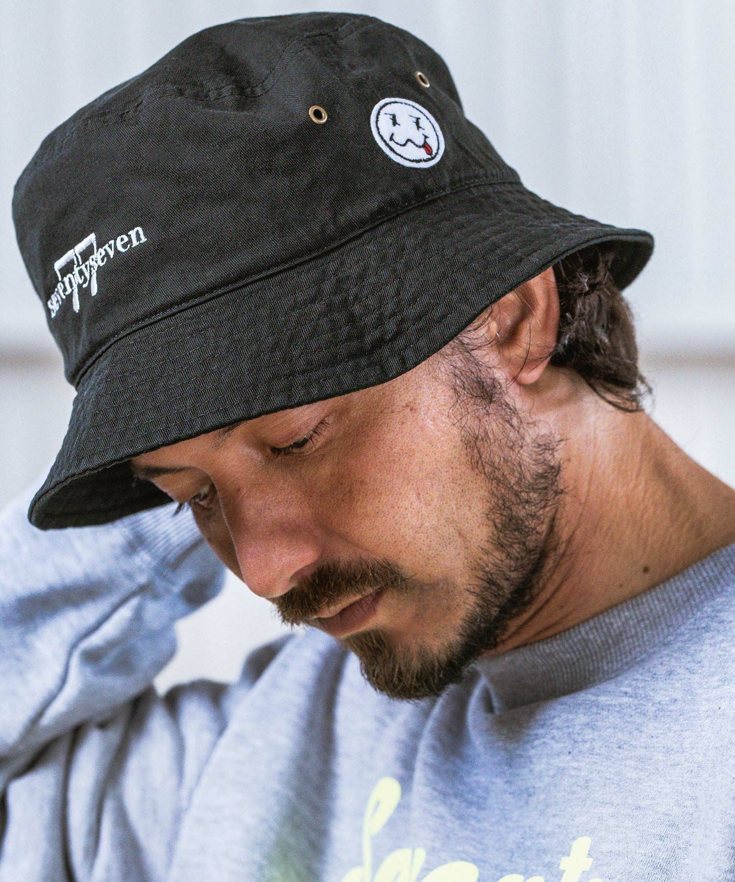 帽子 happy99 50%OFF【seventy seven(セブンティセブン)】 embroidery bucket hat