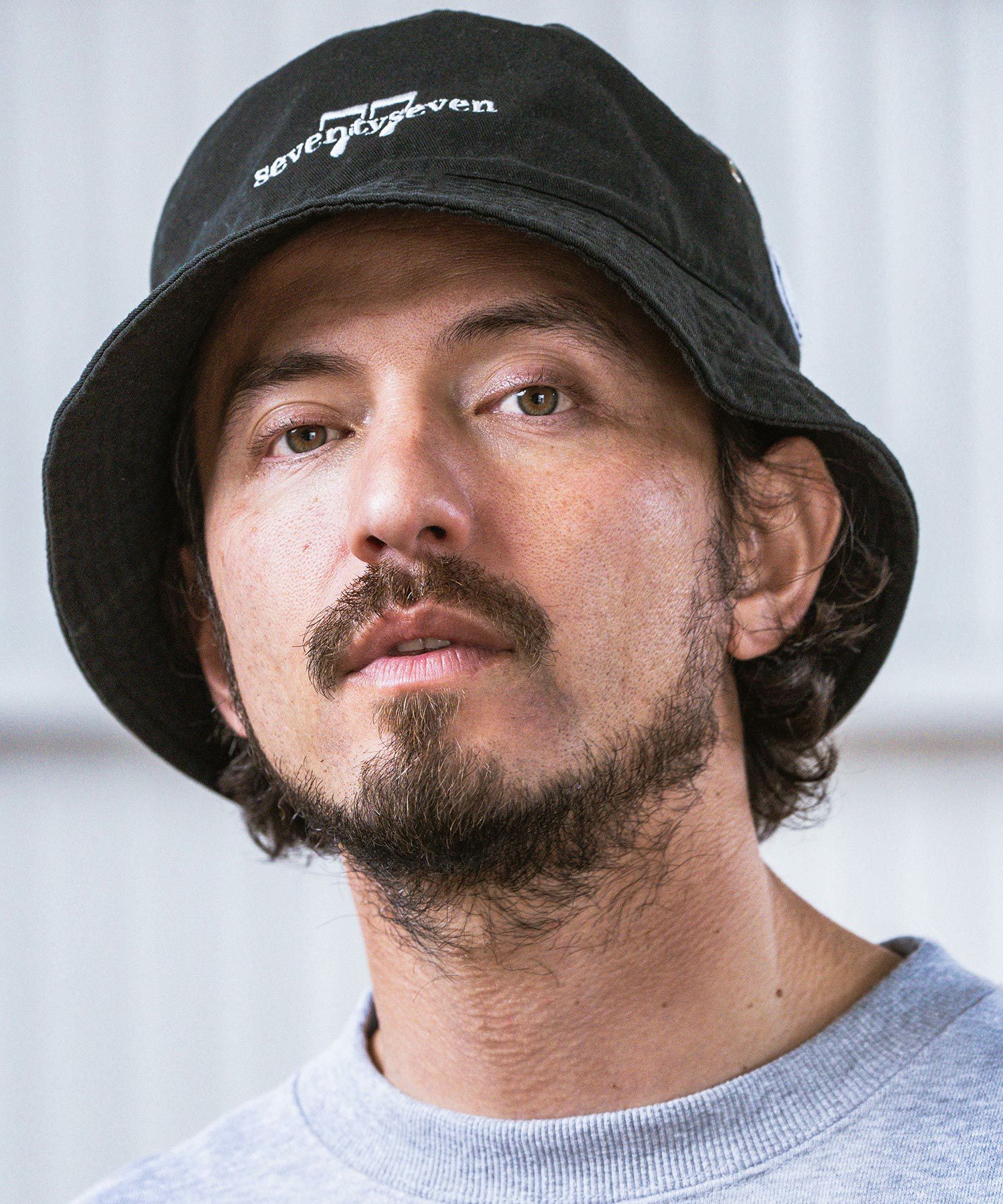 帽子 keitaaaa7272 50%OFF【seventy seven(セブンティセブン)】 embroidery bucket hat