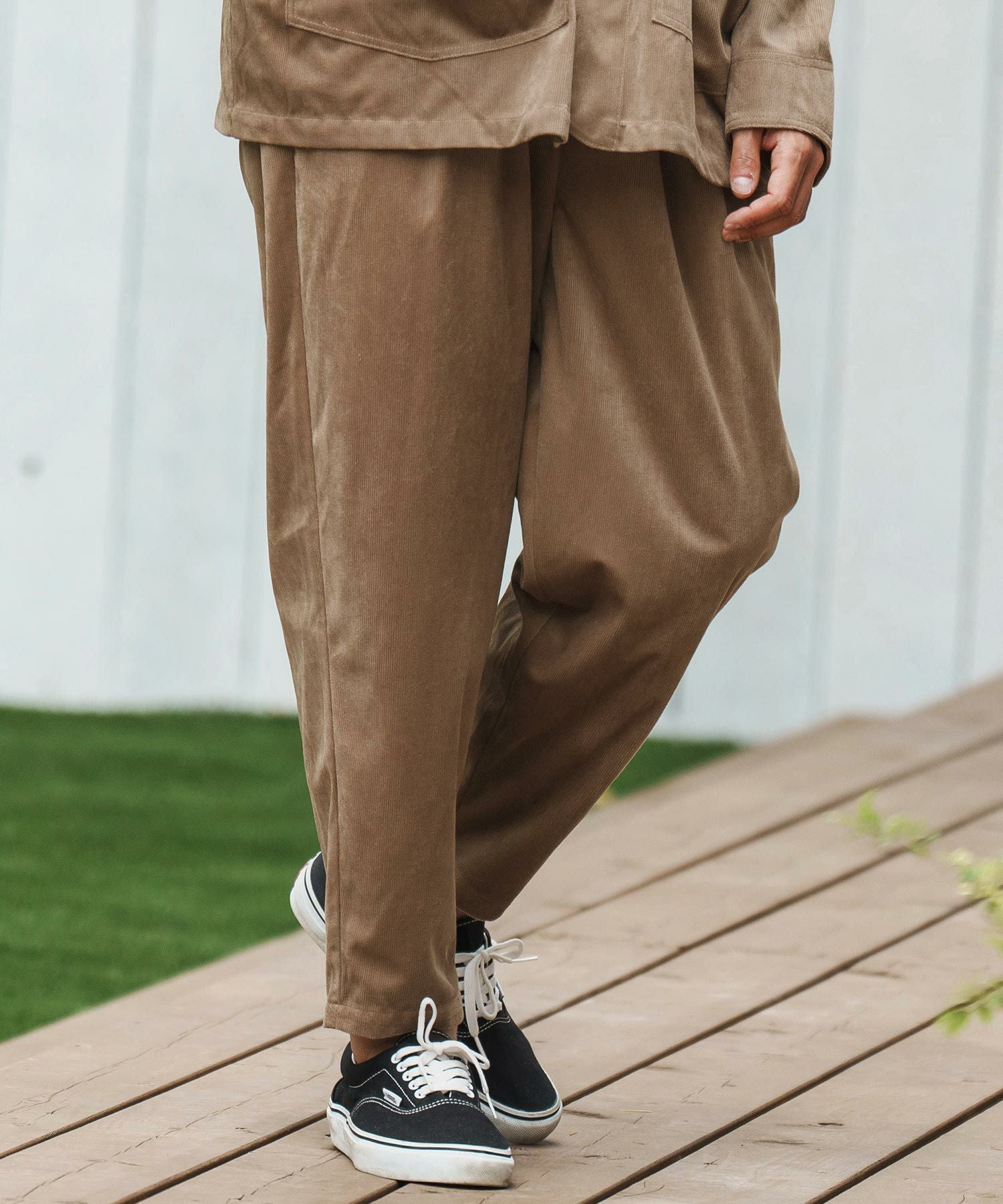50%OFF【CAMBIO(カンビオ)】細畝コーデュロイタックテーパードパンツ