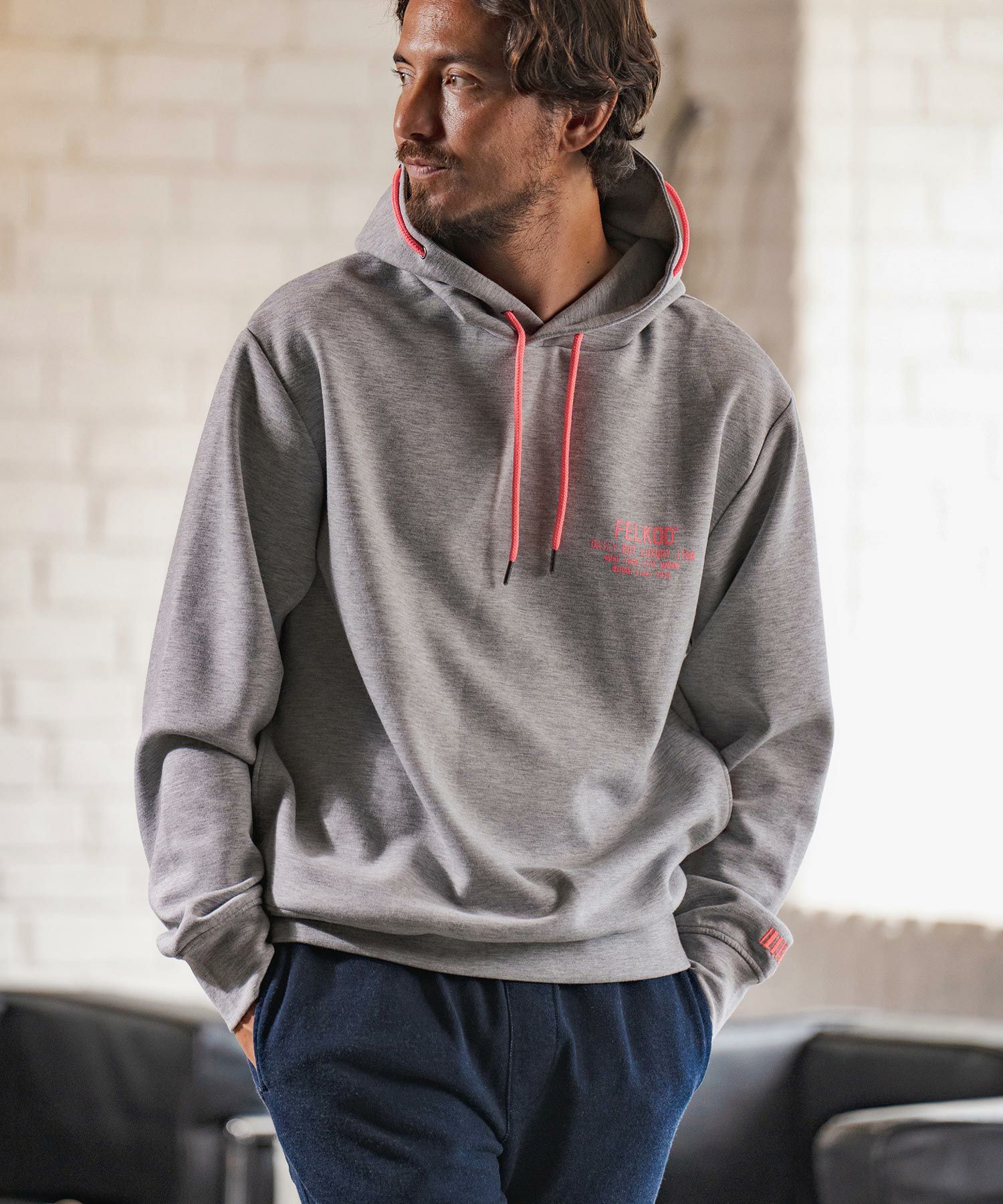 30%OFF【felkod(フィルコッド)】Neon Logo Print Cardboard Parka