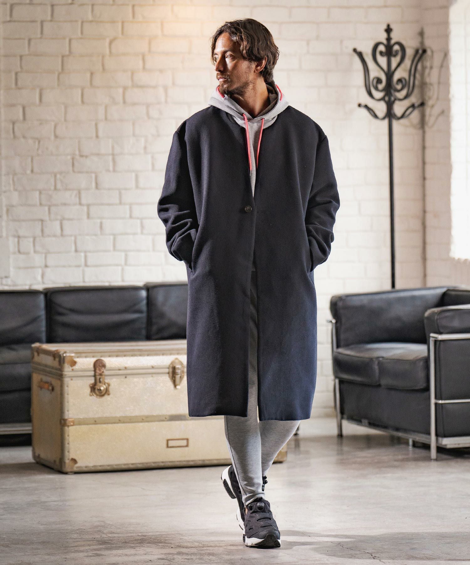 50%OFF【felkod(フィルコッド)】Neon Logo Print Cardboard Parka