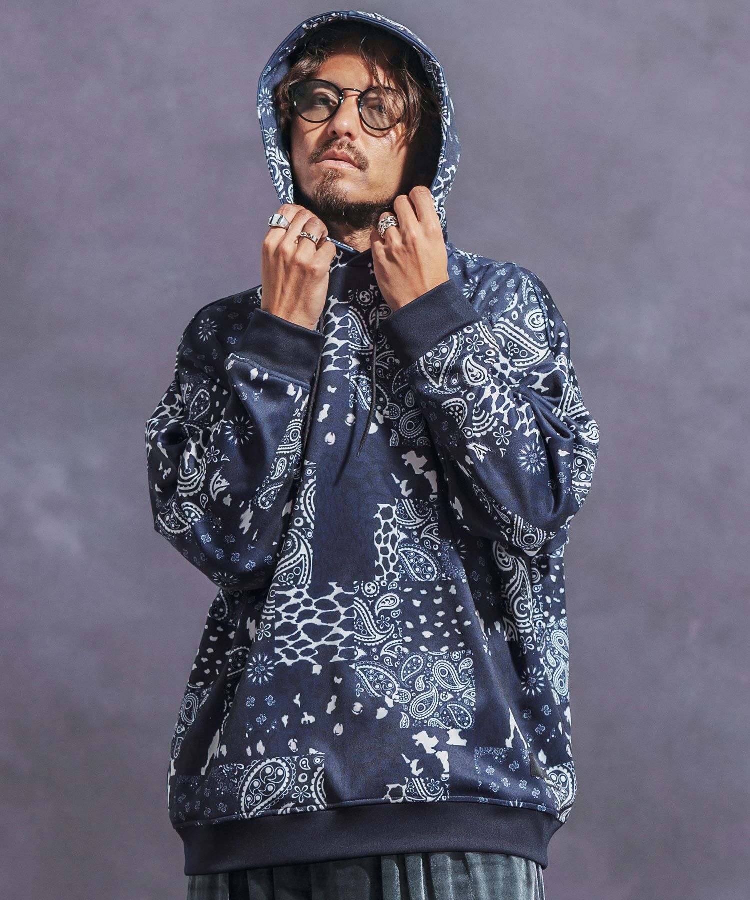 333union パーカー　M ブラック　完売品　星柄 30%OFF【Jih Nunc(ジーヌンク)】ペイズリー×レオパード総柄ポンチプル