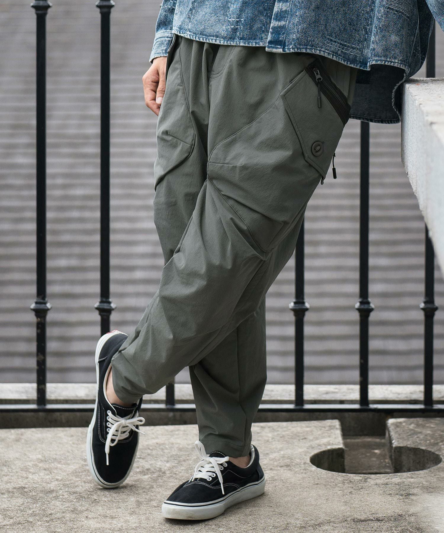 50%OFF【CAMBIO(カンビオ)】パラシュート釦使いミリタリーテーパード