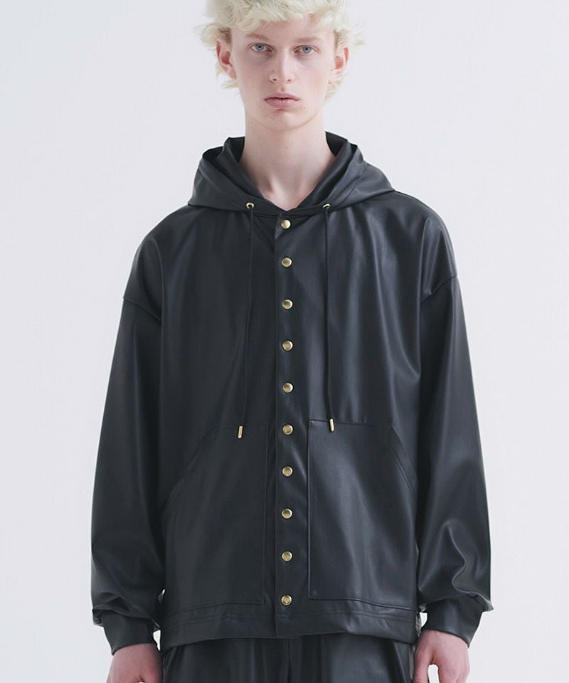 B17597 未使用 クルニ 24AW フェイクレザーボタンフーディブルゾン緑1 B17597 未使用 クルニ 24AW フェイクレザーボタンフーディブルゾン緑1