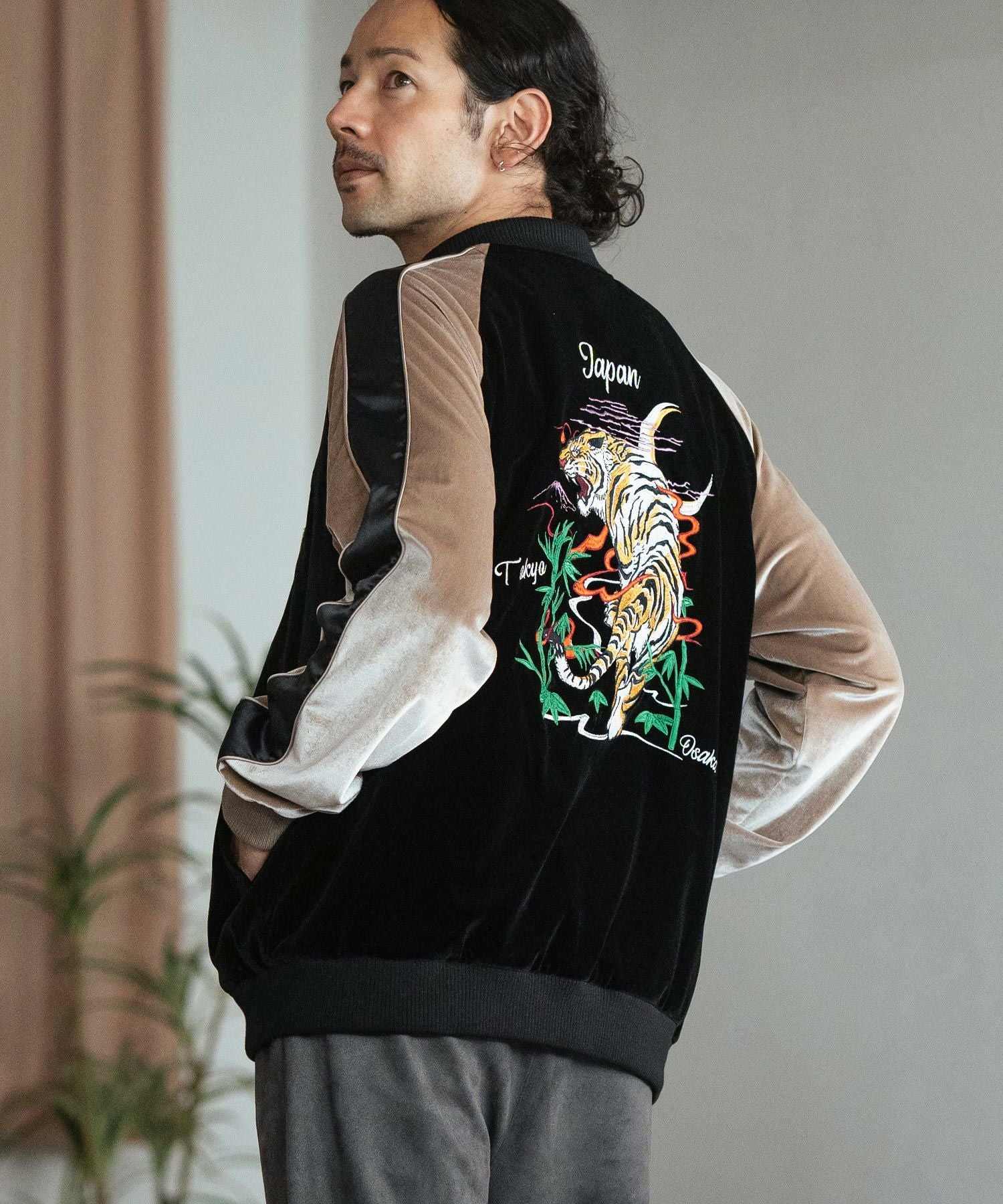 50%OFF【CAMBIO(カンビオ)】Tiger Embroidered Velour Souvenir Jacket