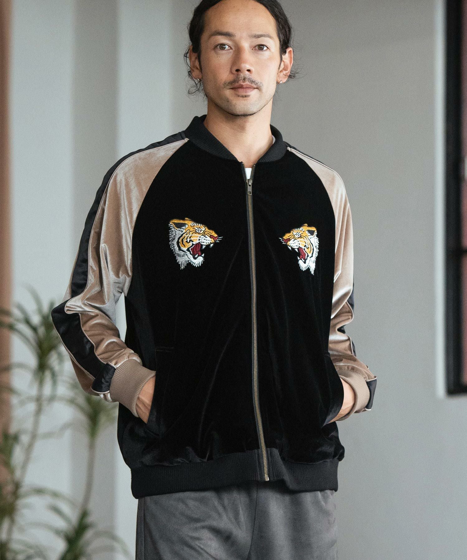 50%OFF【CAMBIO(カンビオ)】Tiger Embroidered Velour Souvenir Jacket