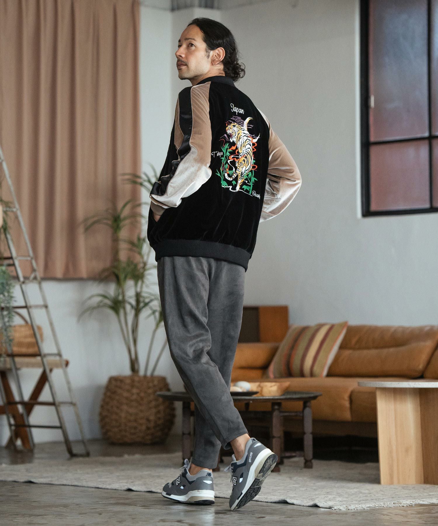 50%OFF【CAMBIO(カンビオ)】Tiger Embroidered Velour Souvenir Jacket