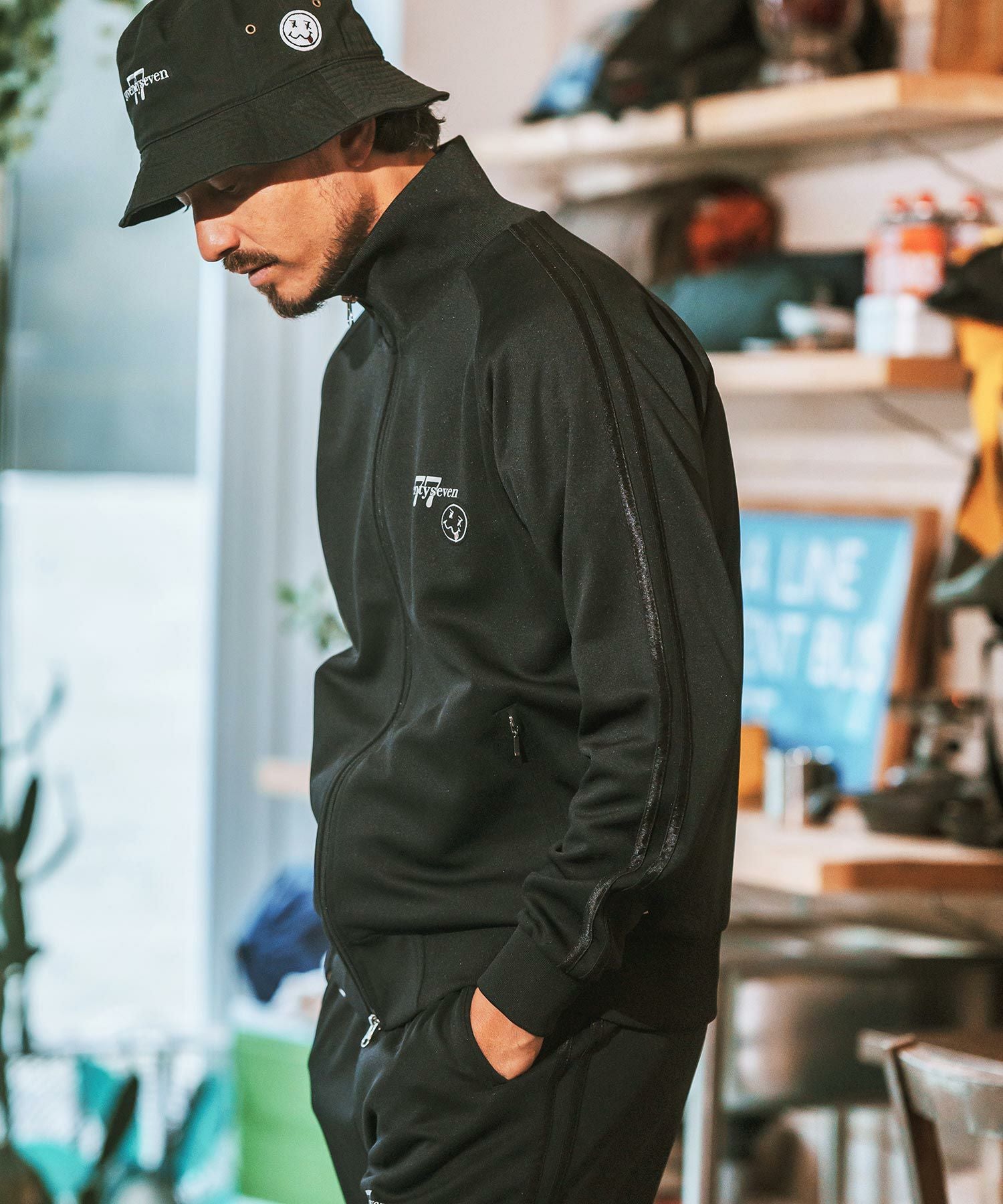 ジャケットMサイズ 30%OFF【seventy seven(セブンティセブン)】W zip line jersey track