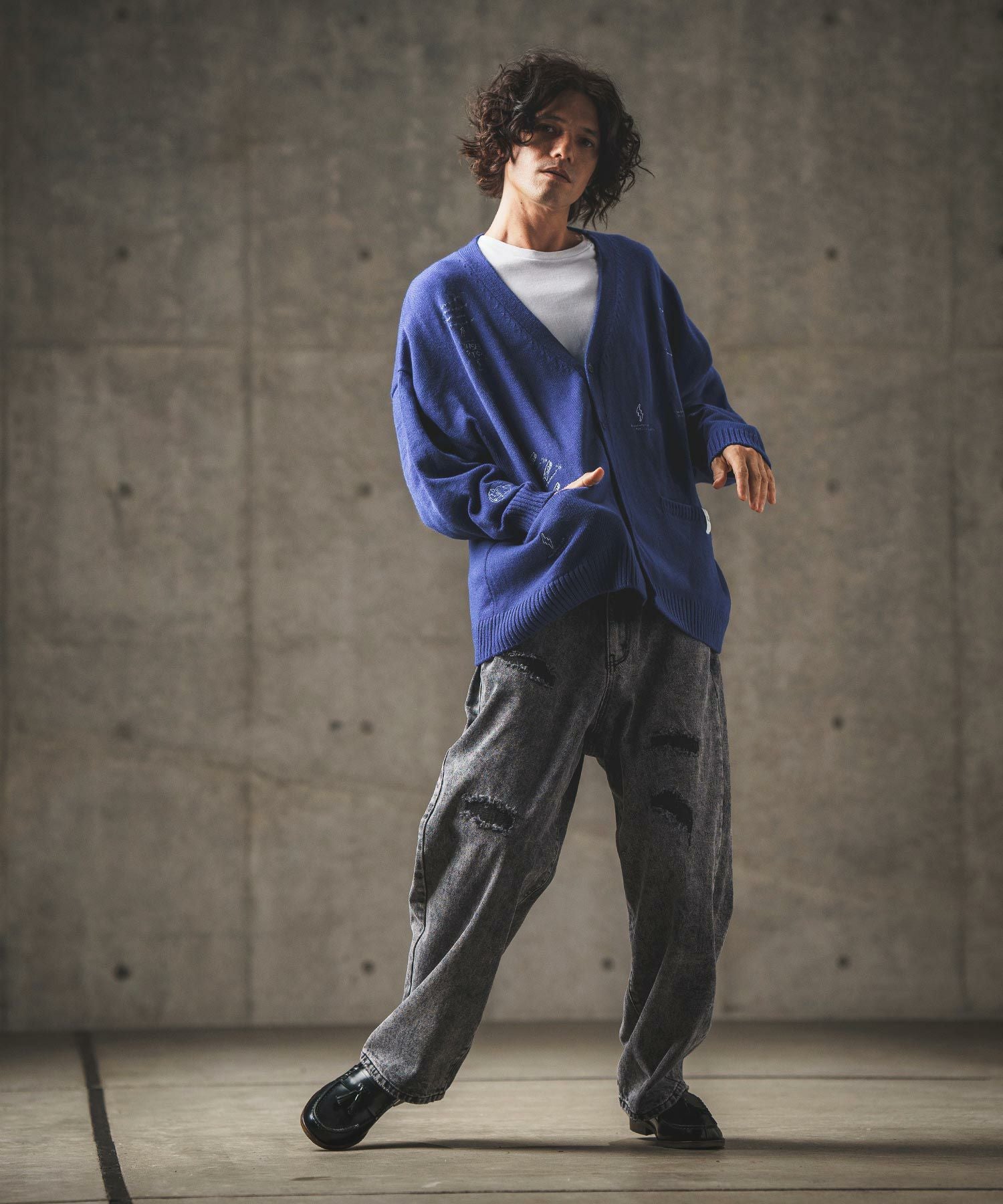 【新品】GLIMCLAP(グリムクラップ)デニムバルーンパンツ indigo M 50%OFF【GLIMCLAP(グリムクラップ)】Chemical processing denim wide