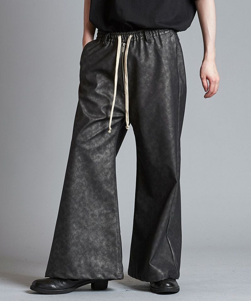 50%OFF【NO ID.(ノーアイディー)】 ｼﾝｾﾃｨｯｸﾚｻﾞｰﾜｲﾄﾞﾌﾚｱPT パンツ