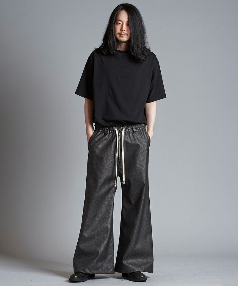 50%OFF【NO ID.(ノーアイディー)】 ｼﾝｾﾃｨｯｸﾚｻﾞｰﾜｲﾄﾞﾌﾚｱPT パンツ
