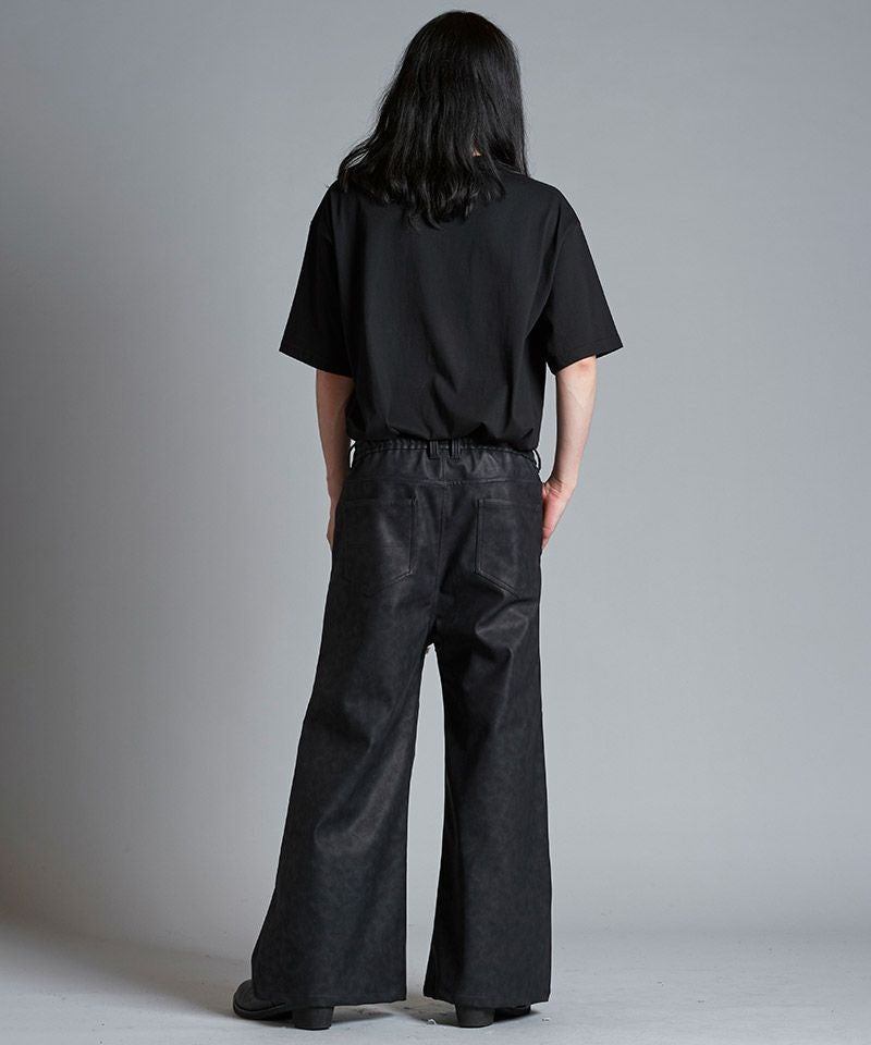 50%OFF【NO ID.(ノーアイディー)】 ｼﾝｾﾃｨｯｸﾚｻﾞｰﾜｲﾄﾞﾌﾚｱPT パンツ