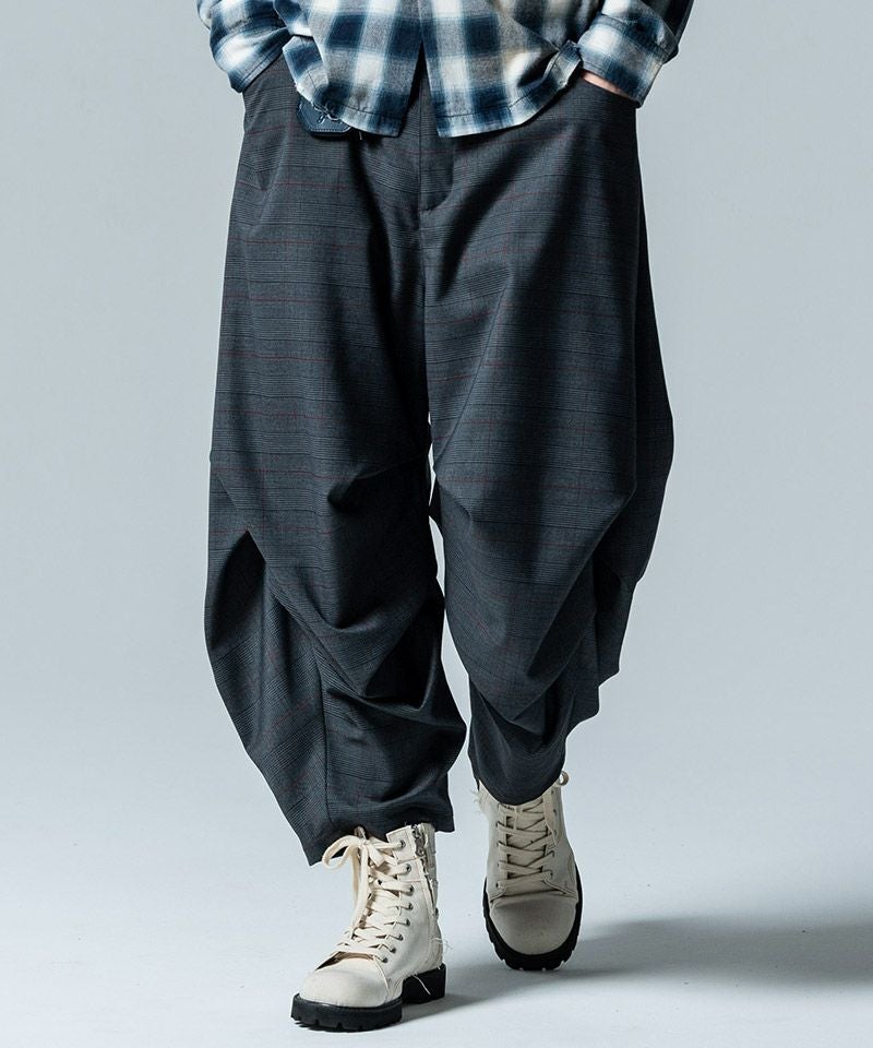glamb イージークロップドヘムタックパンツ glamb（グラム）の「Easy cropped hem tack pants / イージー