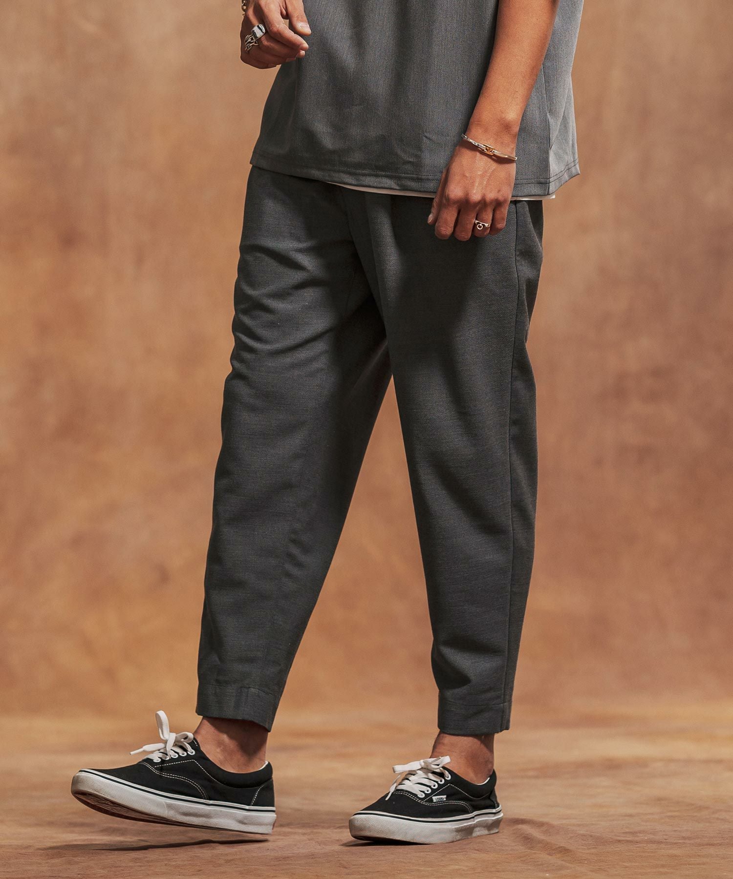 30%OFF【Jih Nunc(ジーヌンク)】ストレッチタックテーパードパンツ(JIH