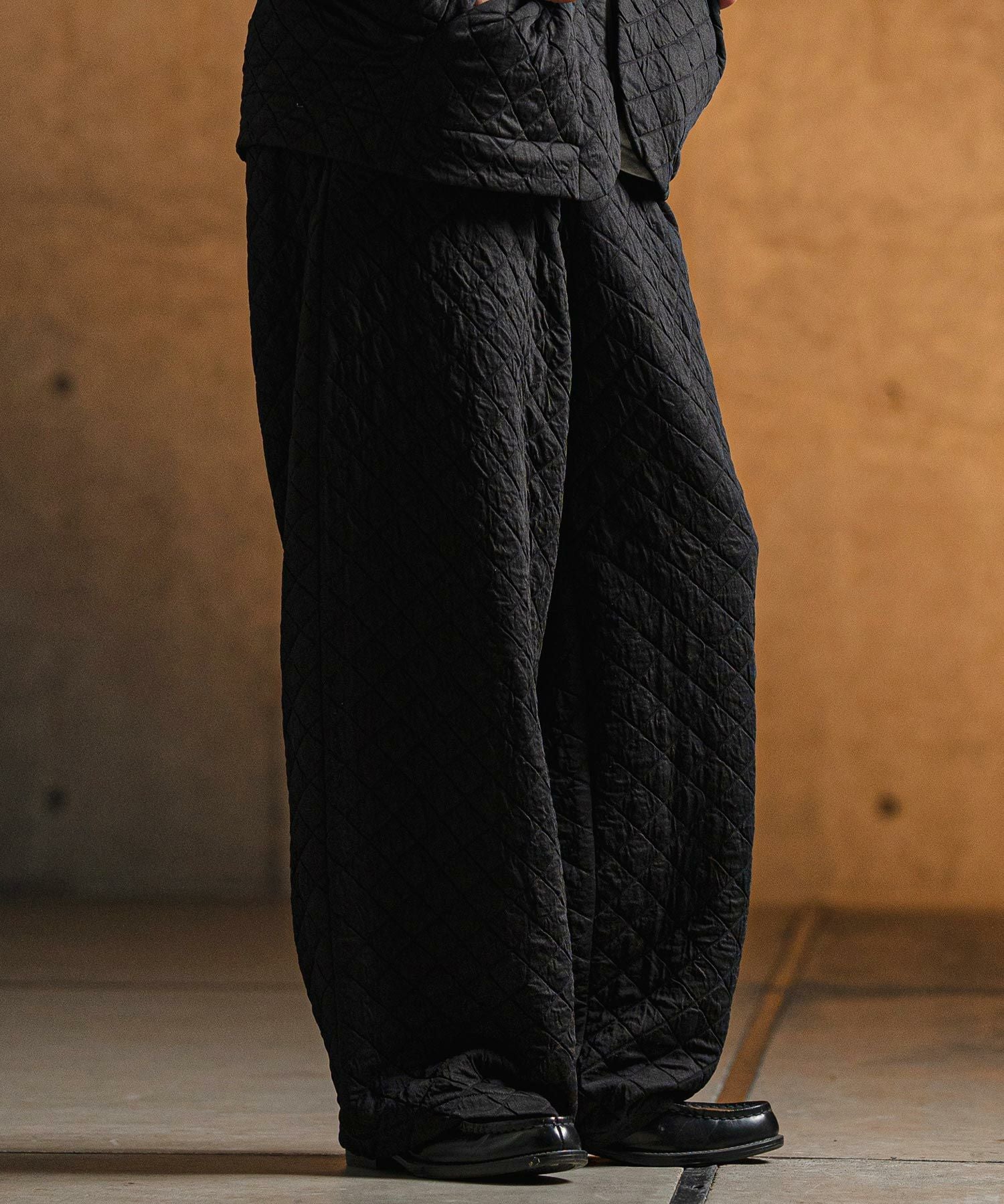 GLIMCLAP(グリムクラップ)】 Quilted fabric cut sew pants