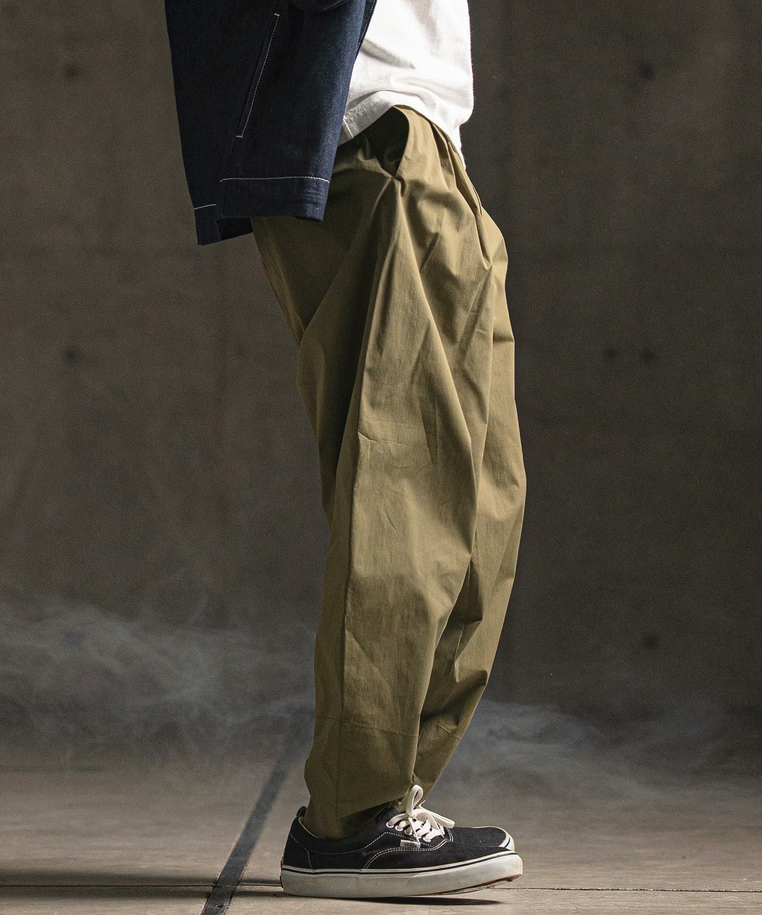 GLIMCLAP(グリムクラップ)】C-N-PU fabric balloon silhouette pants