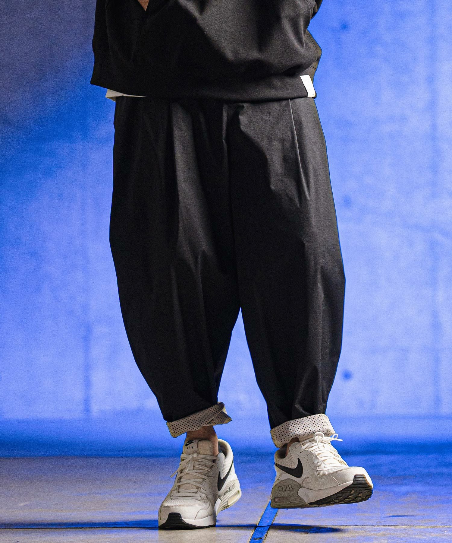 GLIMCLAP(グリムクラップ)】C-N-PU fabric balloon silhouette pants