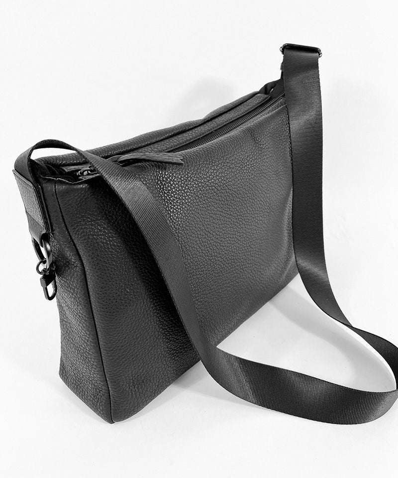 waku(ワク)】 『KURO Series』 マチ有りショルダー バッグ Lサイズ(WK