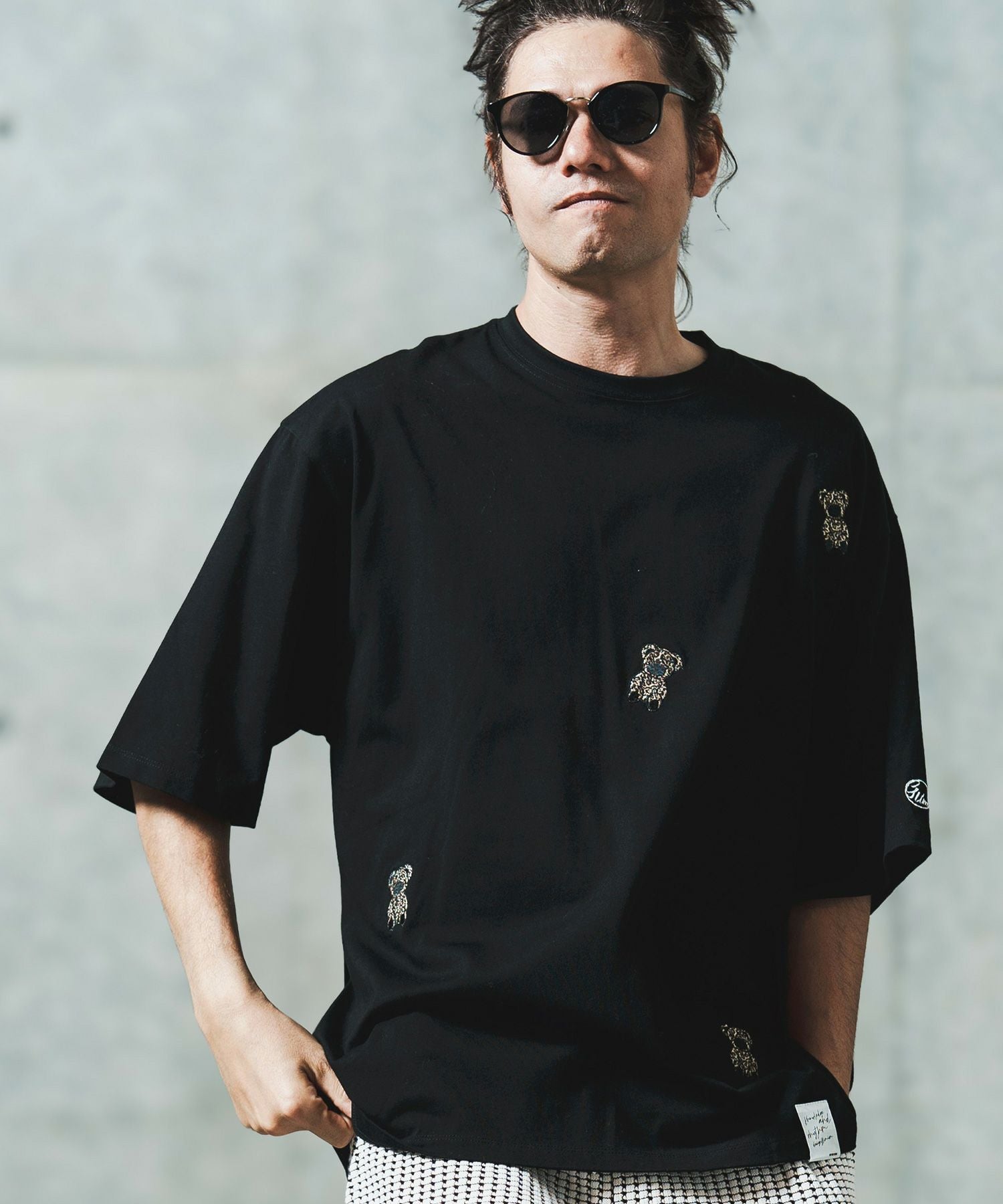GLIMCLAP(グリムクラップ)】Dotted with embroidery T-shirt Tシャツ