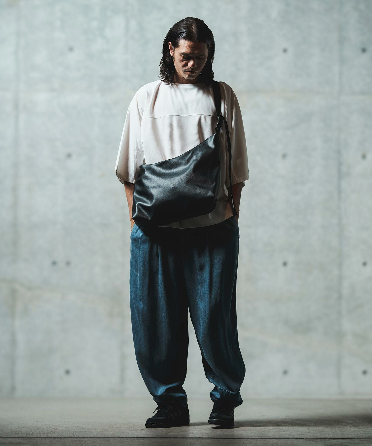 グリム GLIMCLAP(グリムクラップ)】Synthetic leather wide size half moon