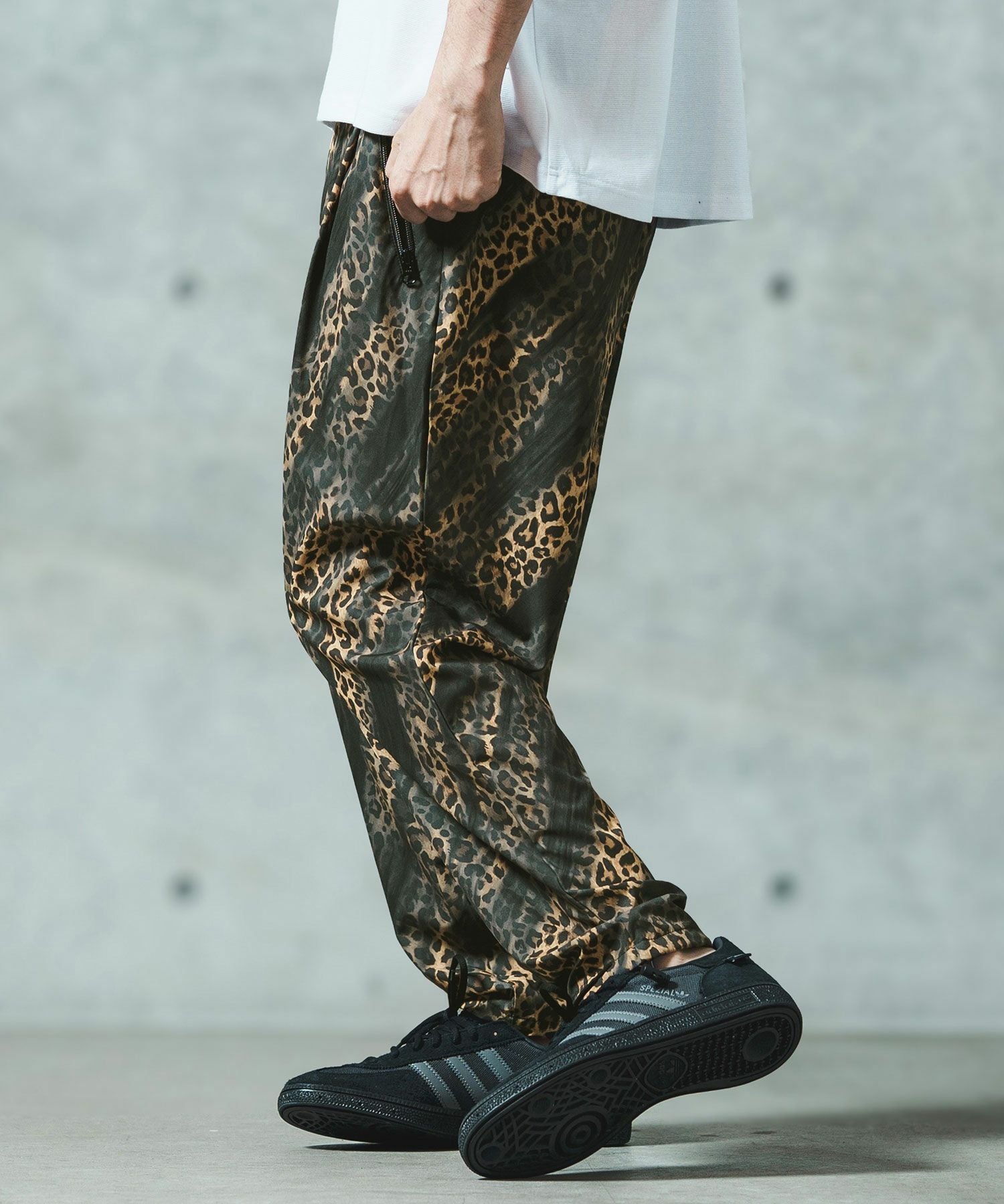 パンツ glimclap leopard pattern pants jersey GLIMCLAP(グリムクラップ)】 Leopard & handwriting pattern easy