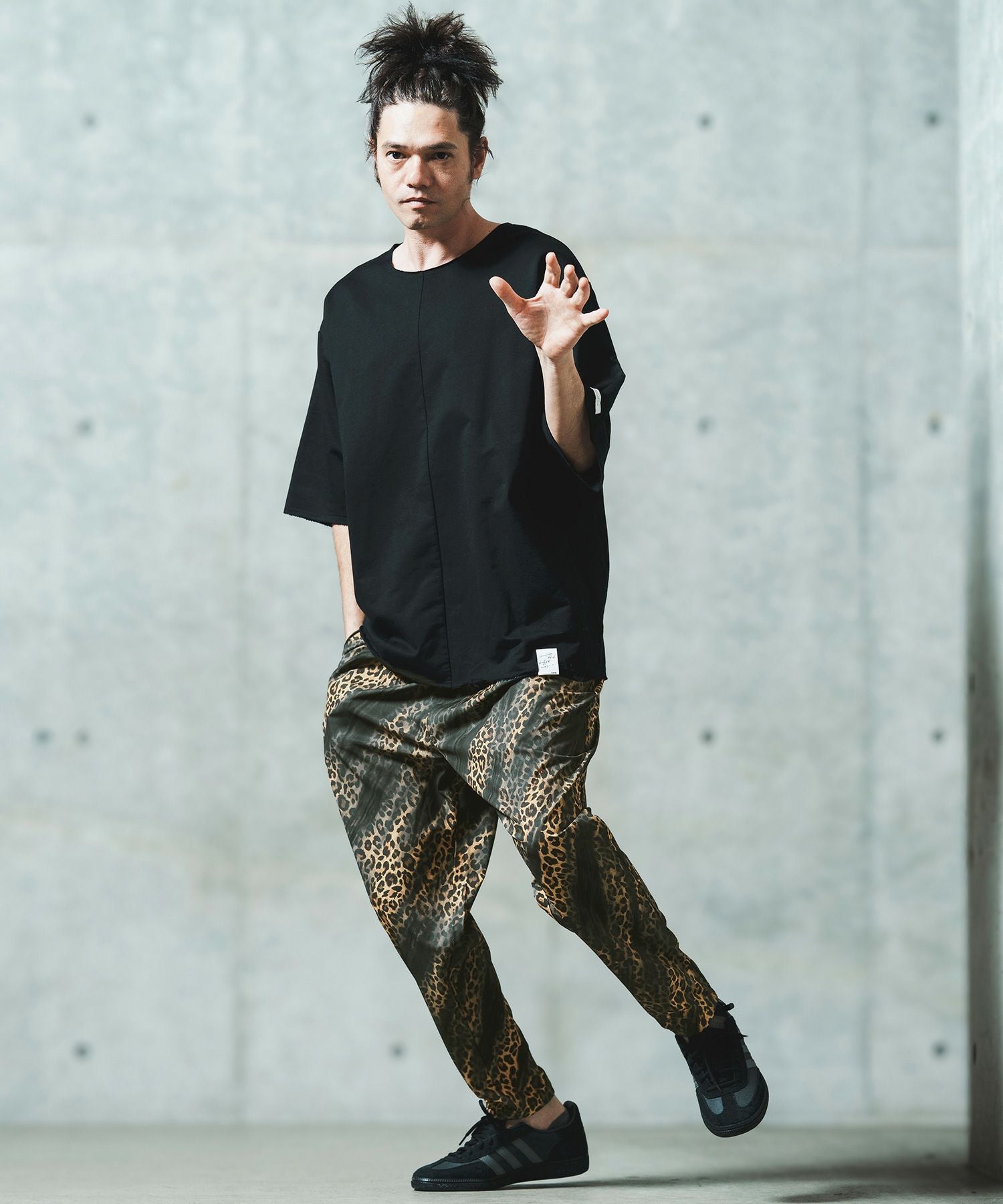GLIMCLAP　Flower pattern pants　L サイズ　美品！ 30%OFF【GLIMCLAP(グリムクラップ)】Multicolor embroidery design