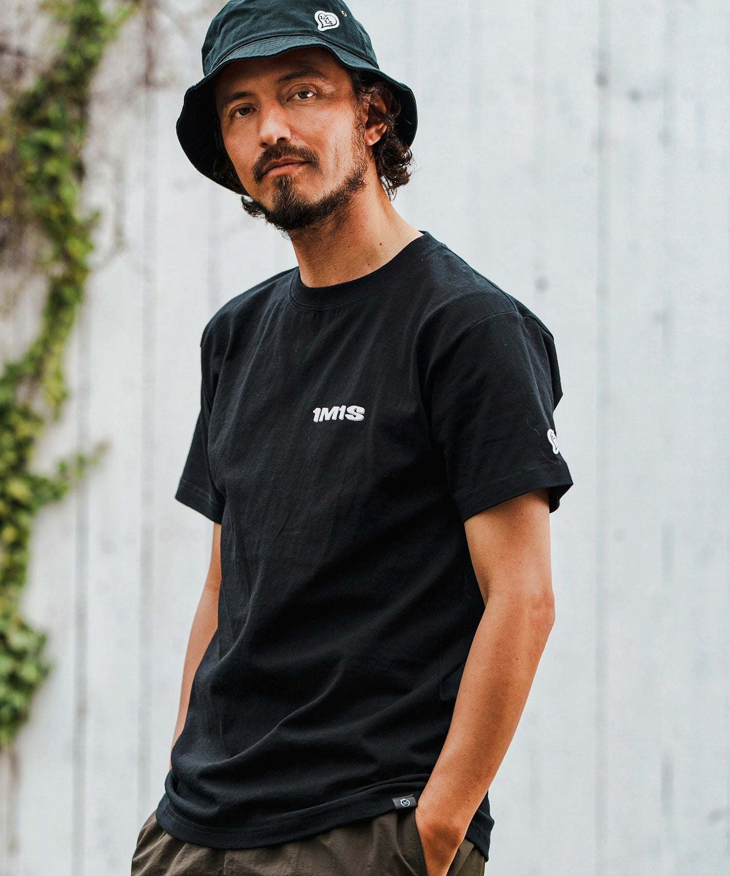 1minute 1second(ワンミニットワンセカンド)】Small bold print T