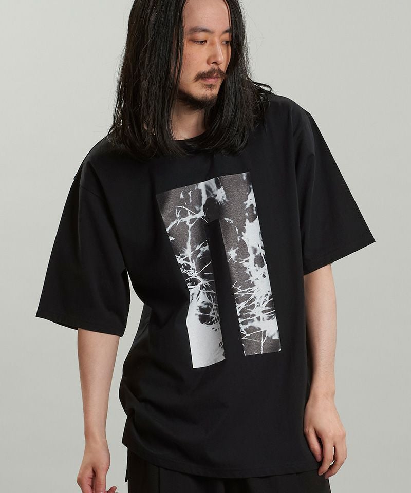 20%OFF【NO ID.(ノーアイディー)】ｸﾞﾗﾌｨｯｸﾛｺﾞﾌﾟﾘﾝﾄBIG-T Tシャツ 