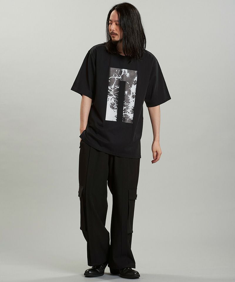 20%OFF【NO ID.(ノーアイディー)】ｸﾞﾗﾌｨｯｸﾛｺﾞﾌﾟﾘﾝﾄBIG-T Tシャツ