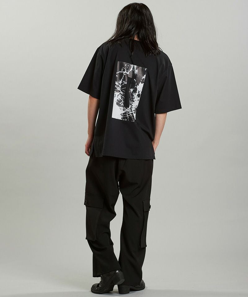 20%OFF【NO ID.(ノーアイディー)】ｸﾞﾗﾌｨｯｸﾛｺﾞﾌﾟﾘﾝﾄBIG-T Tシャツ